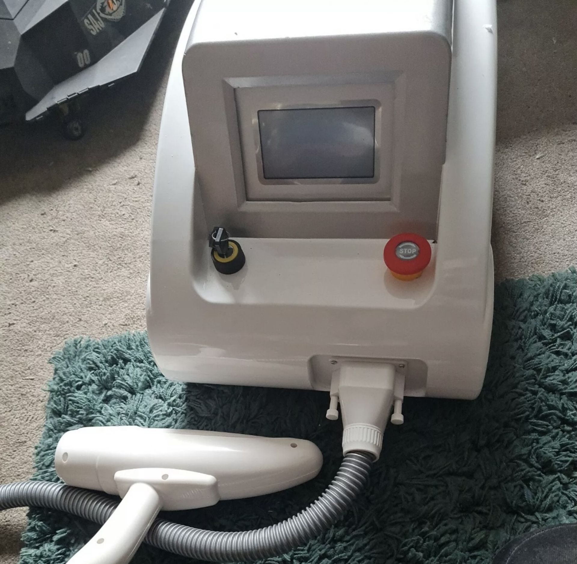 Laser hair removal machine