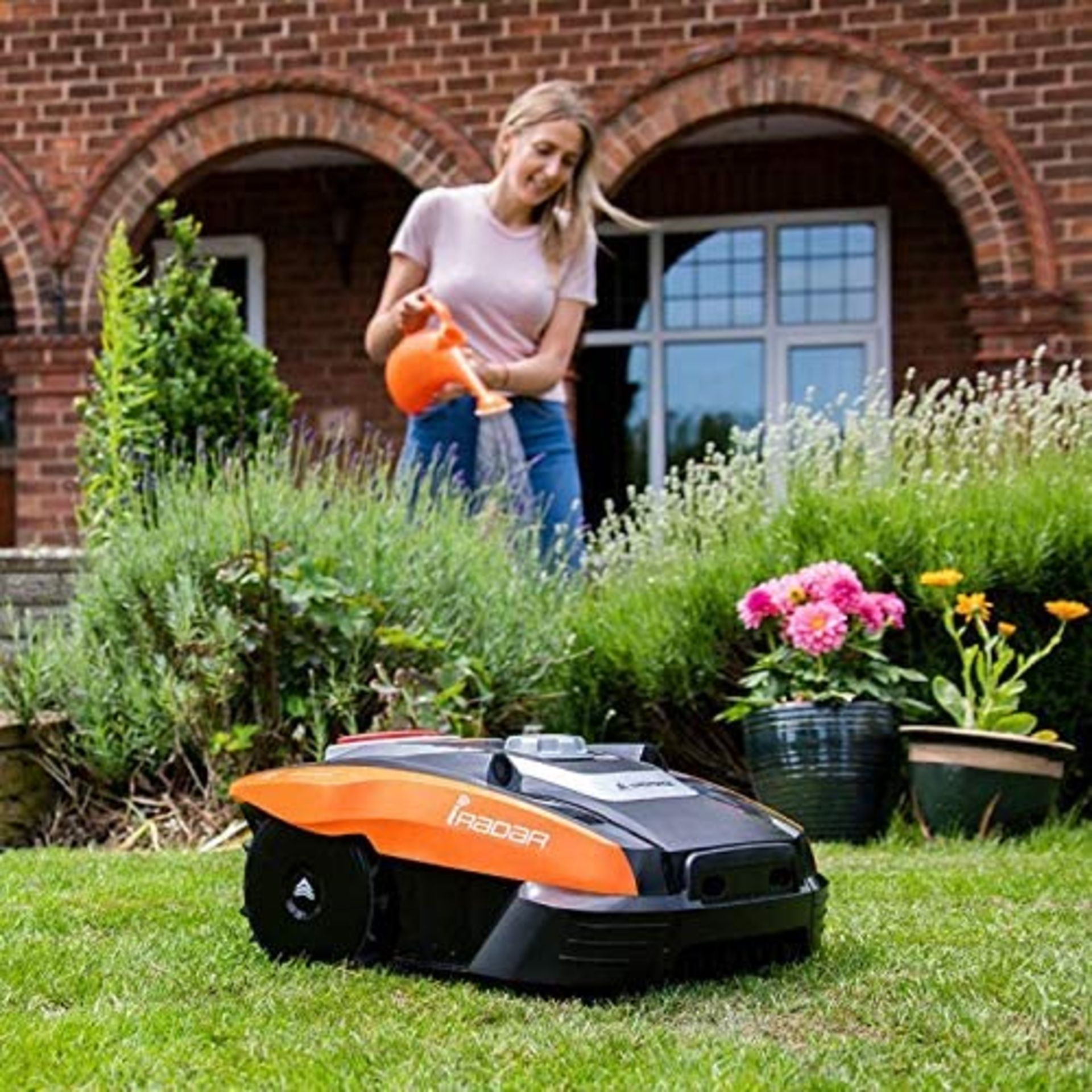 (R15A) 1x Yardforce Compact 280R Robotic Brushless Mower RRP £349.99. Unit Clean, Appears As New. - Image 3 of 4