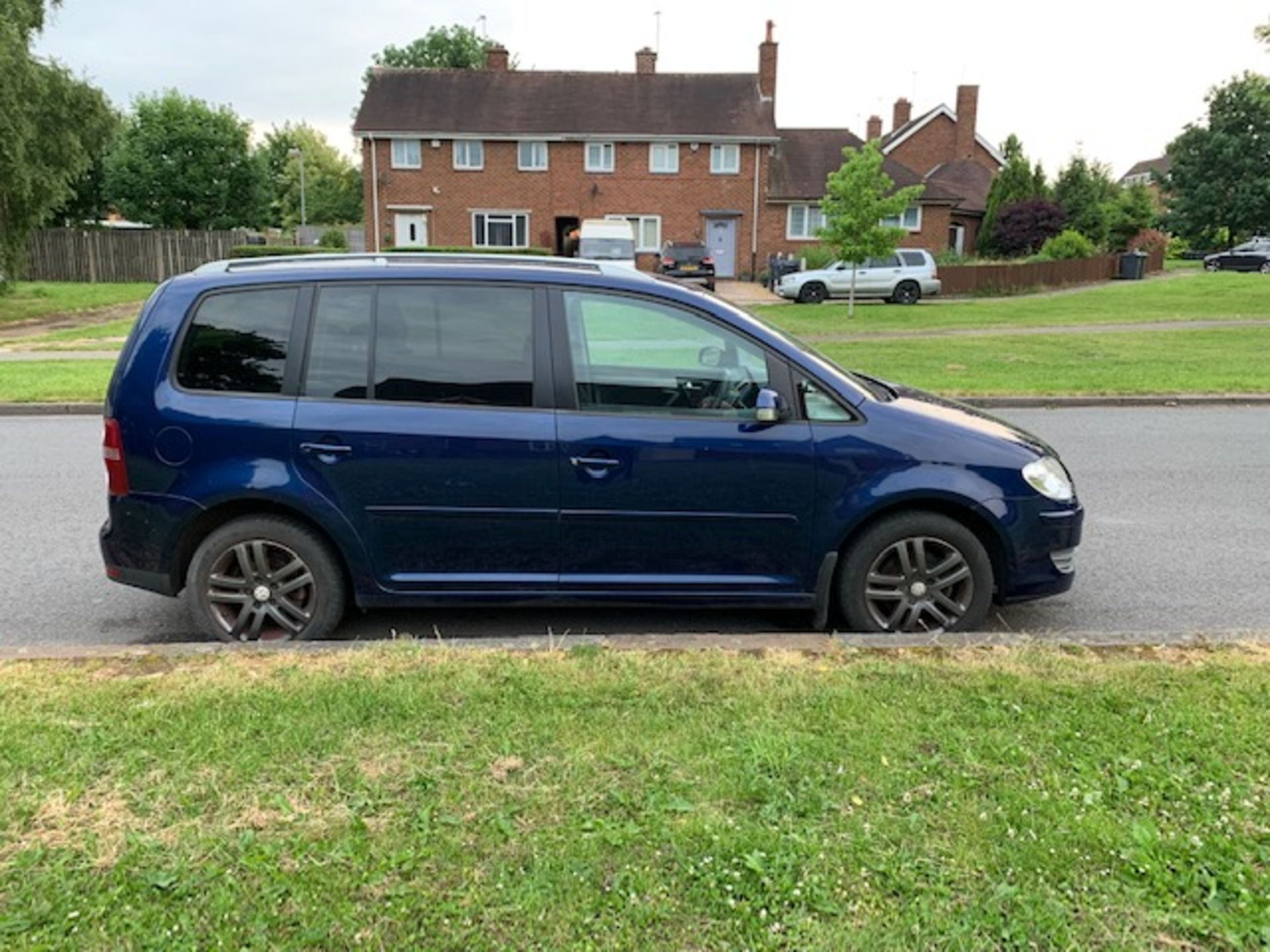 VOLKSWAGEN TOURAN SE Tdi AUTO - Image 2 of 7