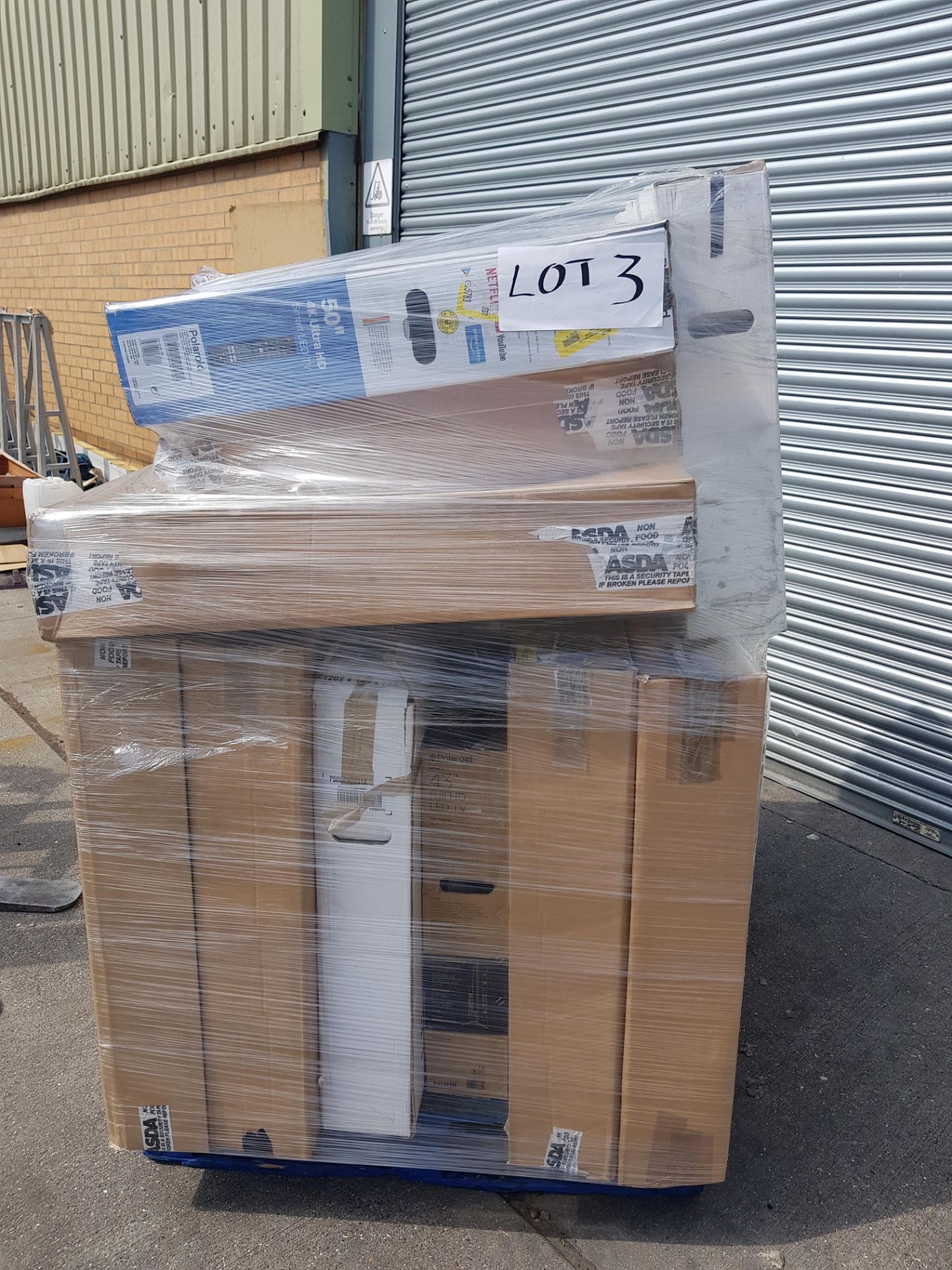 Pallet Of Approx 10 Mixed (Mainly Smart) TVs. Raw Customer Returns. Unchecked And Untested. Mainly - Image 2 of 3