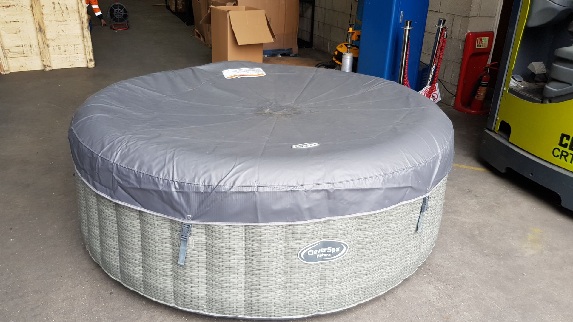 1x Clever Spa Matara RRP £500. 6 Person Inflatable 130 Air Jet Hot Tub. Unit Turns On & Inflates. W - Image 4 of 10