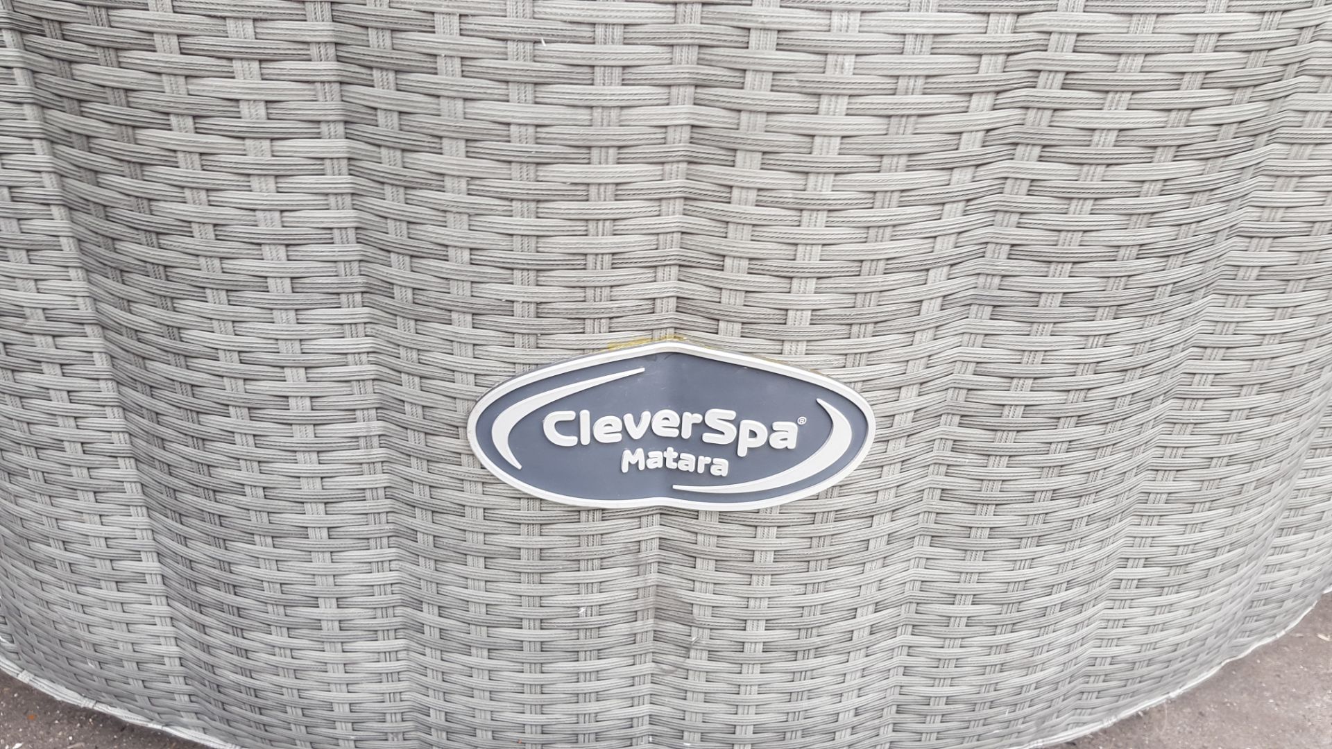 1x Clever Spa Matara RRP £500. 6 Person Inflatable 130 Air Jet Hot Tub. Unit Turns On & Inflates. W - Image 7 of 10