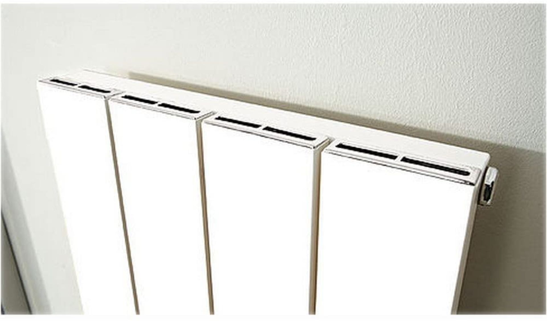 Deckon 1800 x 375mm horizontal or vertically mounted designer radiator in white. RA611 - Image 2 of 3