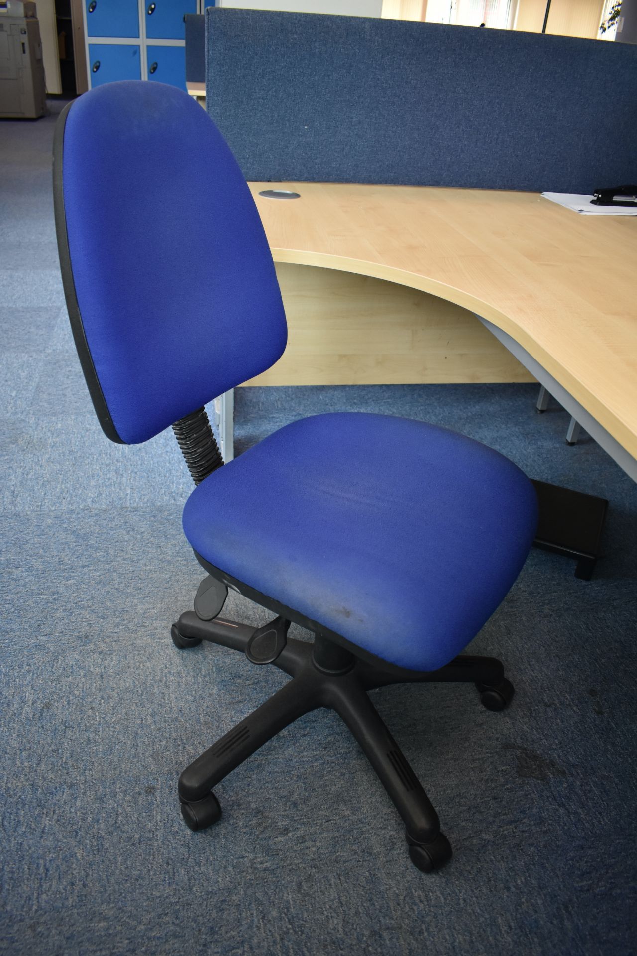 Corner desk LH & RH, screen, footrest, task chair, drawer filer, coat stand, door cabinet, bookcase - Image 12 of 13