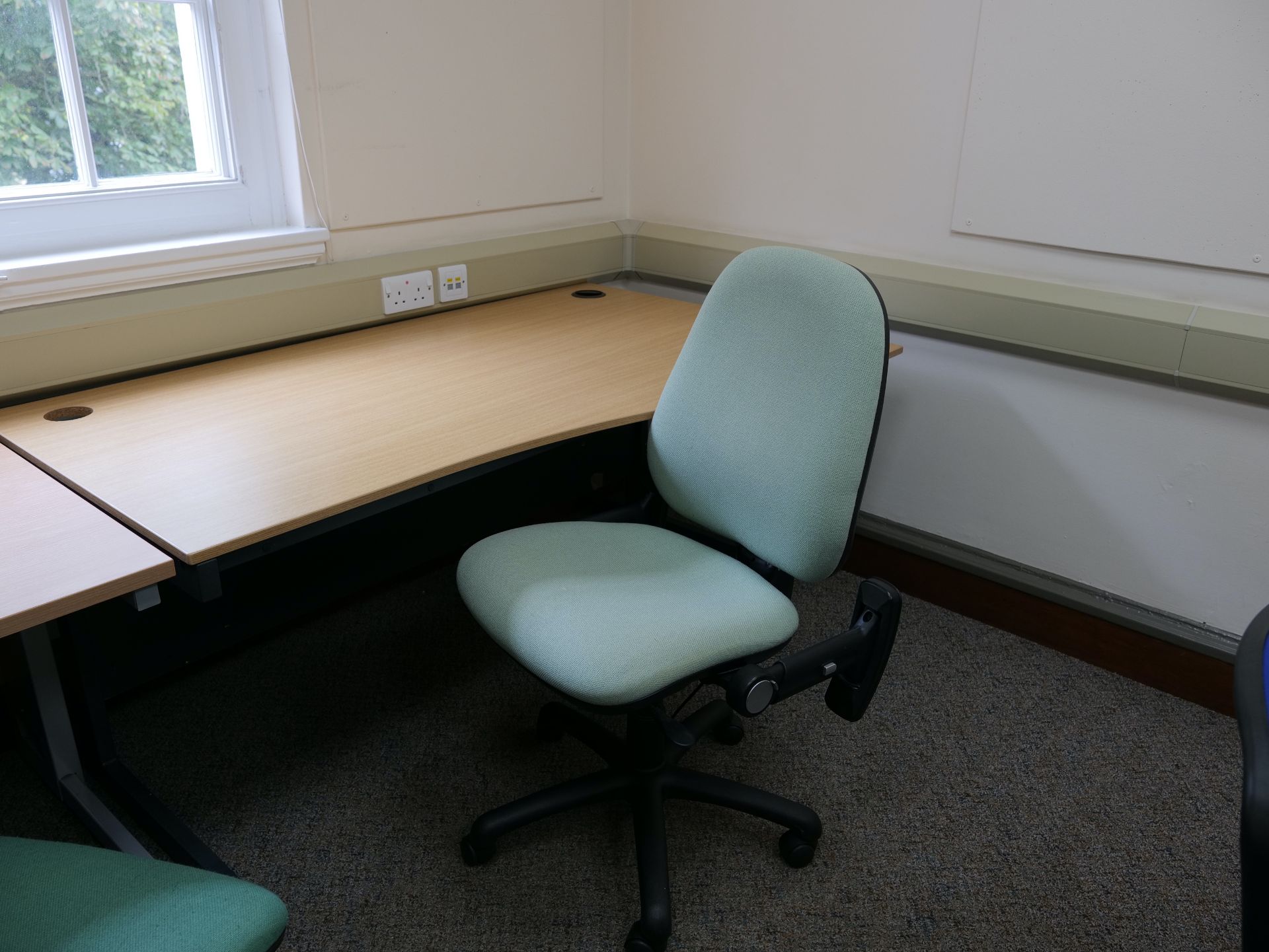 Meeting table x2, Desk x2, Sliding door unit, Serving unit, Task chair x2, Meeting chair x2 - Image 3 of 6