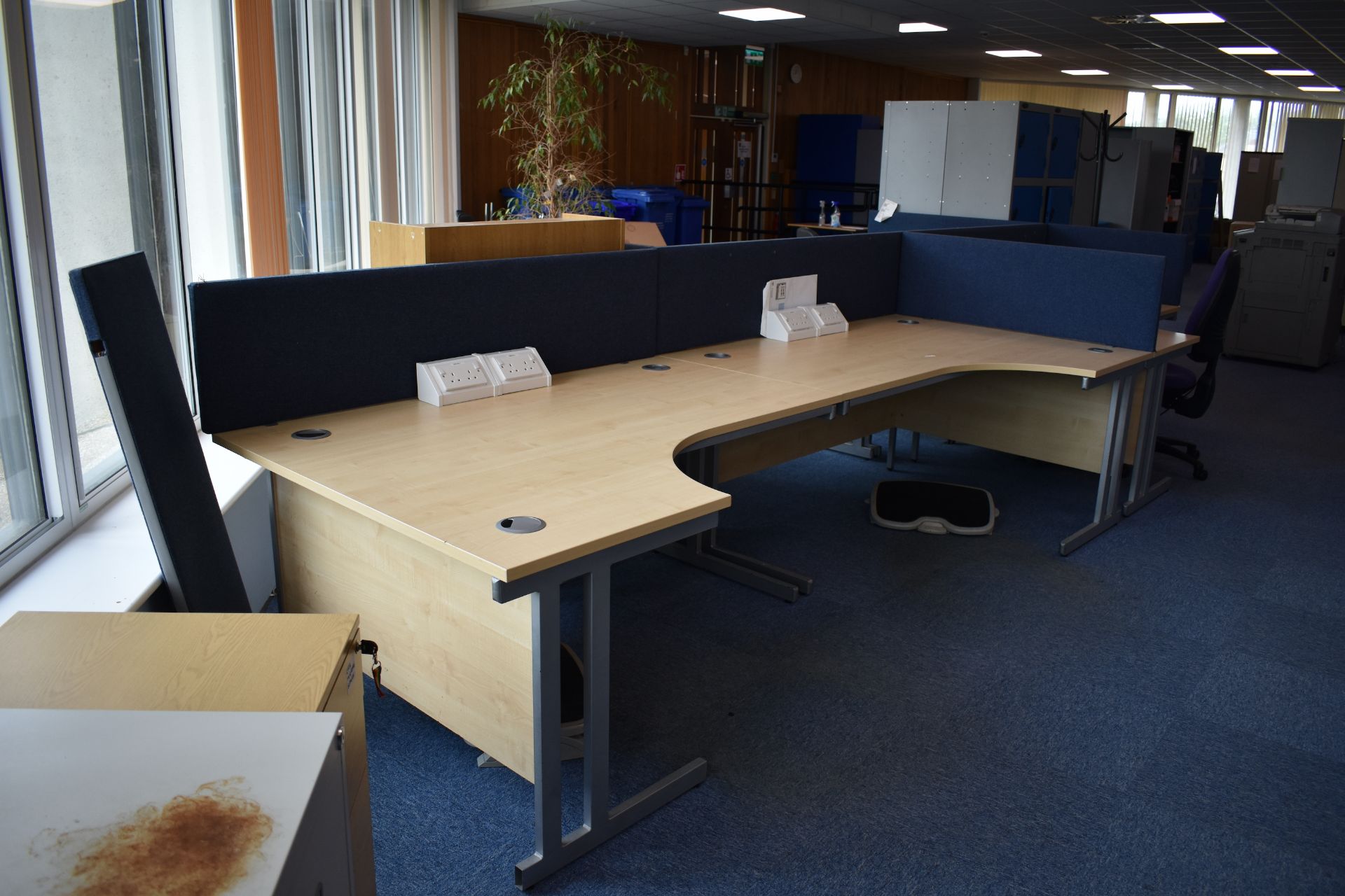 Desks, screens, footrest, task chair, coat stand, bookcase, flipchart, pedestal, filer, small safe - Image 5 of 18