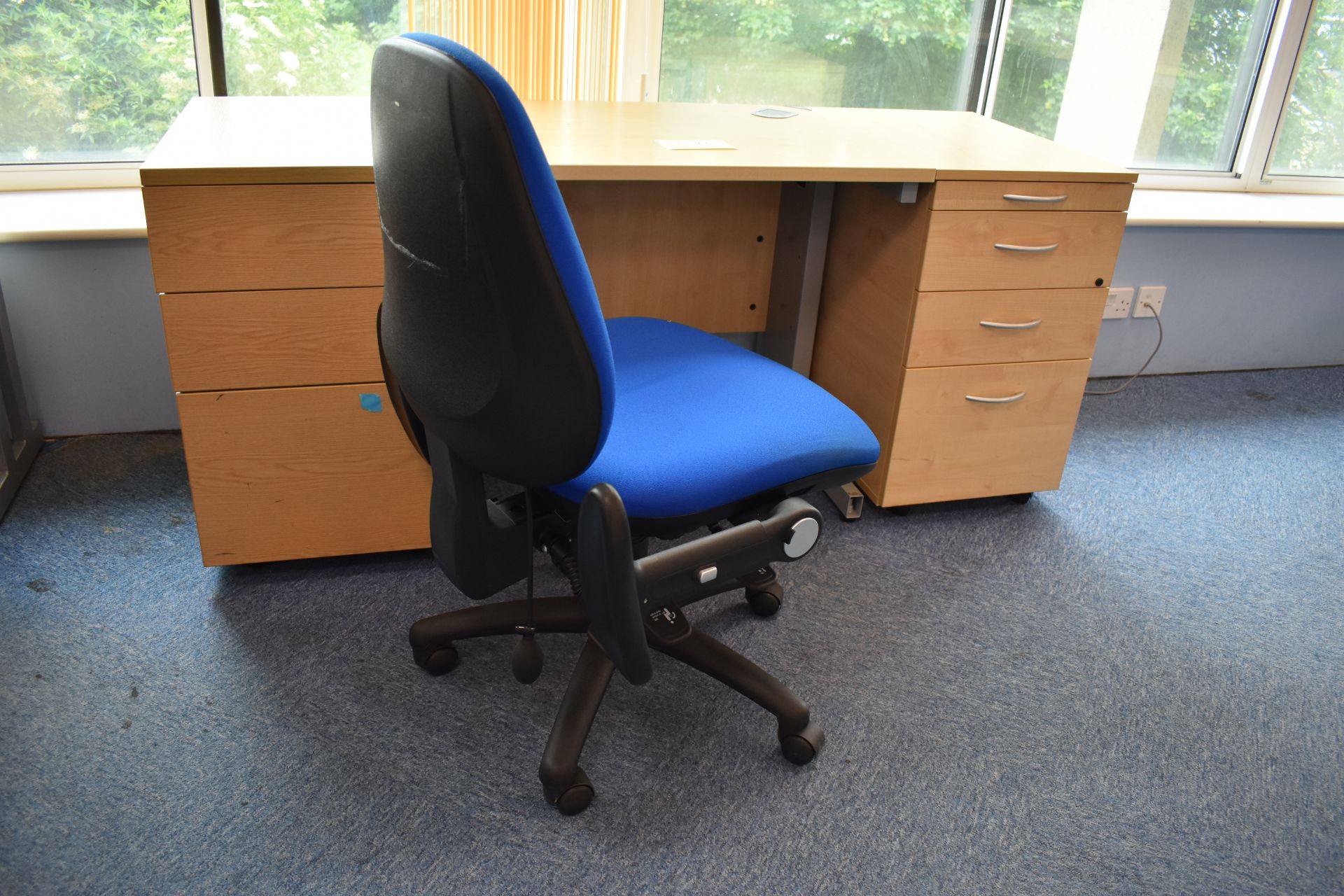 800x600 Desk qty 1, Desk high pedestal qty 2, task chair qty 1. - Image 2 of 5