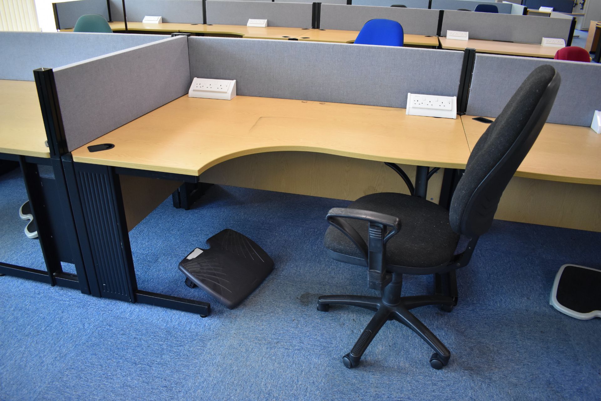 Hard Wired Corner Desks, Desk Screens, Chairs, Footrest, Coat Stand - Image 6 of 17