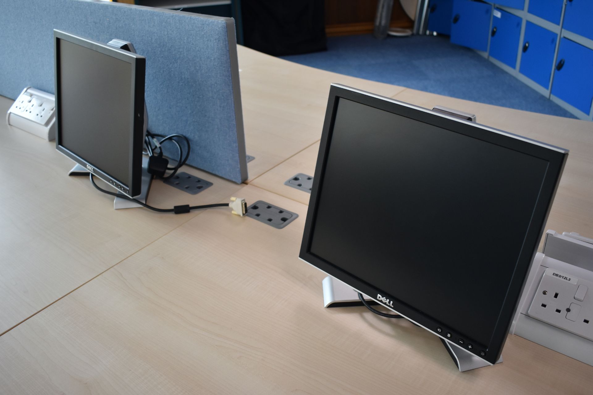 Hardwired Desk LH x3 & RH x3, Desk Screen x2, Task Chair, Footrest, Monitors x4, Step, Coat Stand - Image 6 of 9