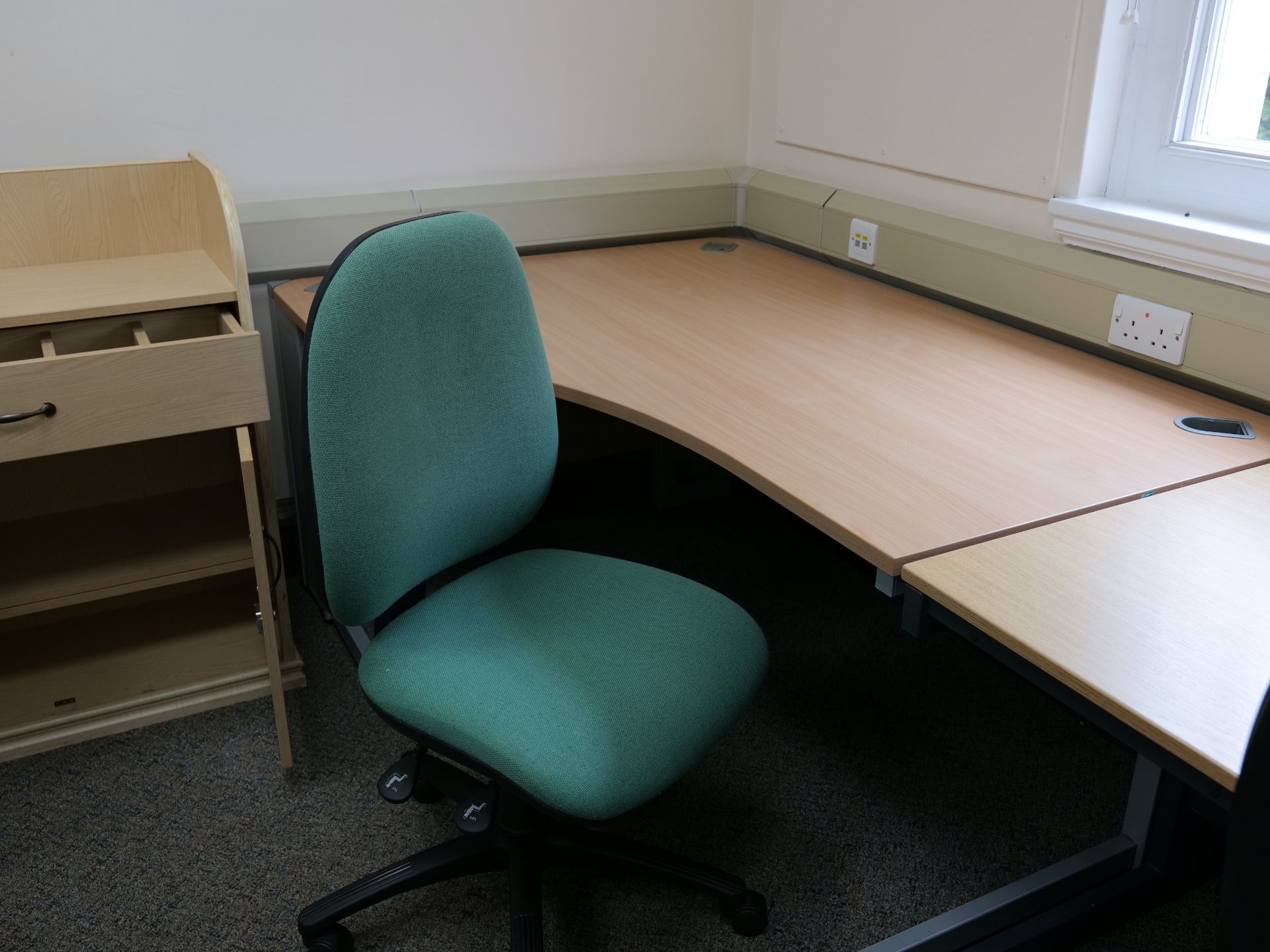 Meeting table x2, Desk x2, Sliding door unit, Serving unit, Task chair x2, Meeting chair x2 - Image 4 of 6