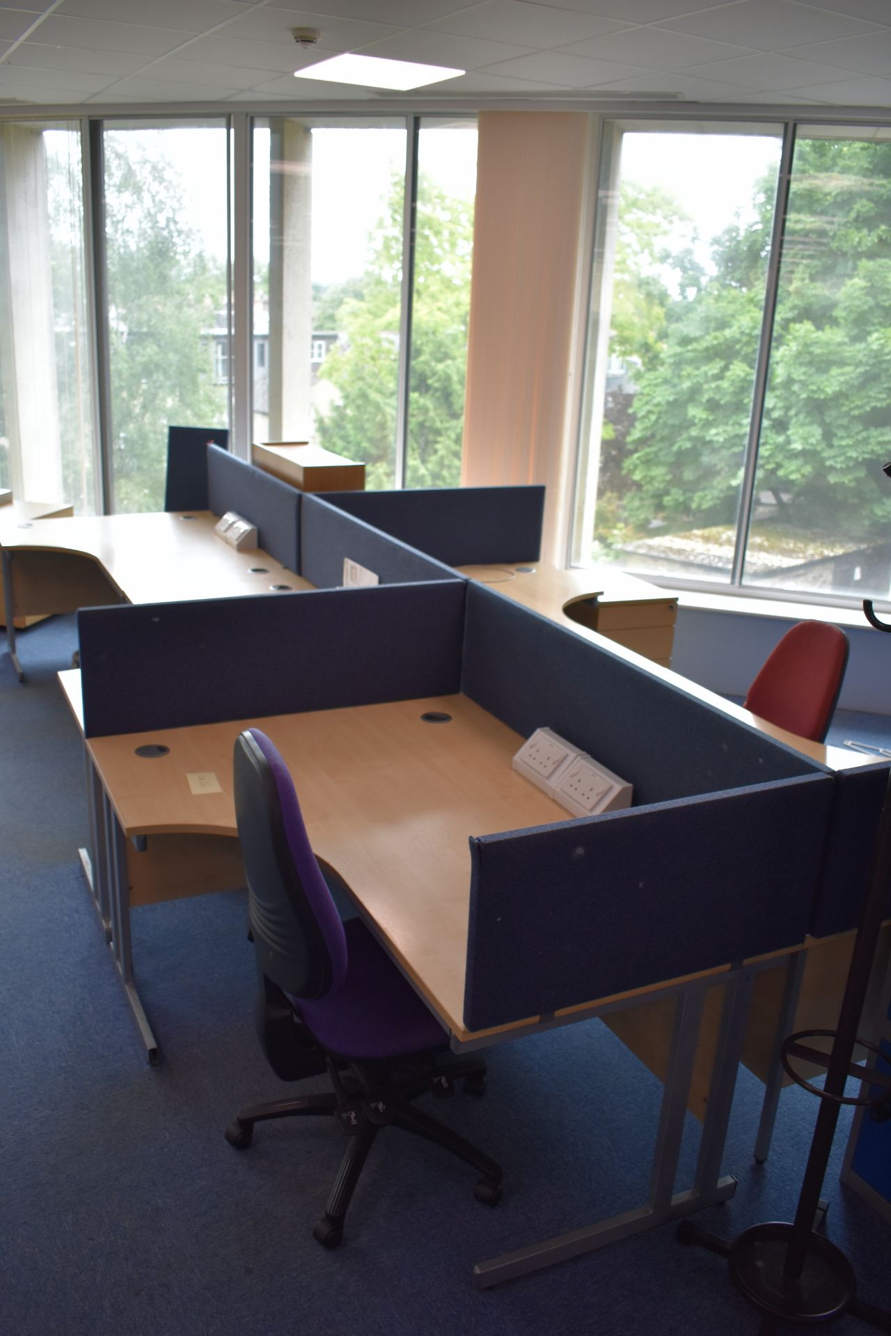 Desks, screens, footrest, task chair, coat stand, bookcase, flipchart, pedestal, filer, small safe - Image 17 of 18