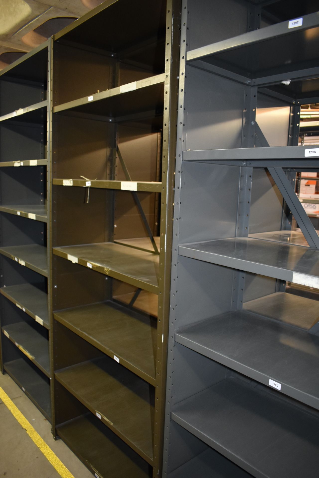 Open shelving H2200xD620xW5400 Qty 1, H1900x1000 hinged door unit Qty 1 - Image 8 of 9