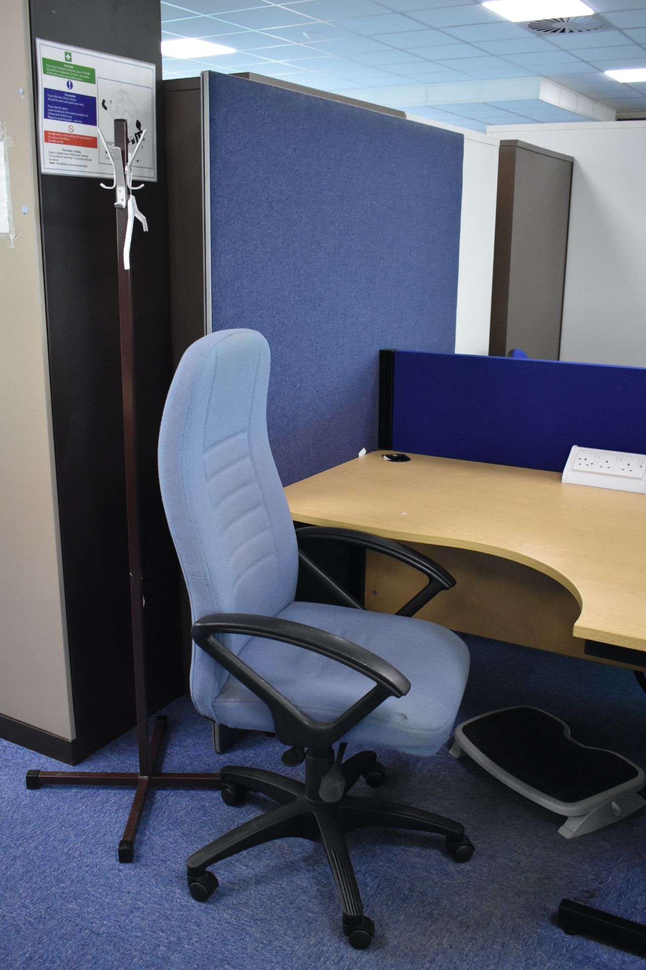 Hard wired Corner desk LHs & RHs, Desk screens, Footrest, Task chair, Coat stand - Image 11 of 13