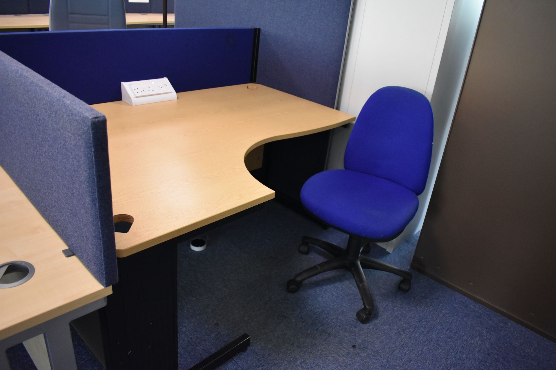 Hard wired Corner desk LHs & RHs, Desk screens, Footrest, Task chair, Coat stand - Image 7 of 13