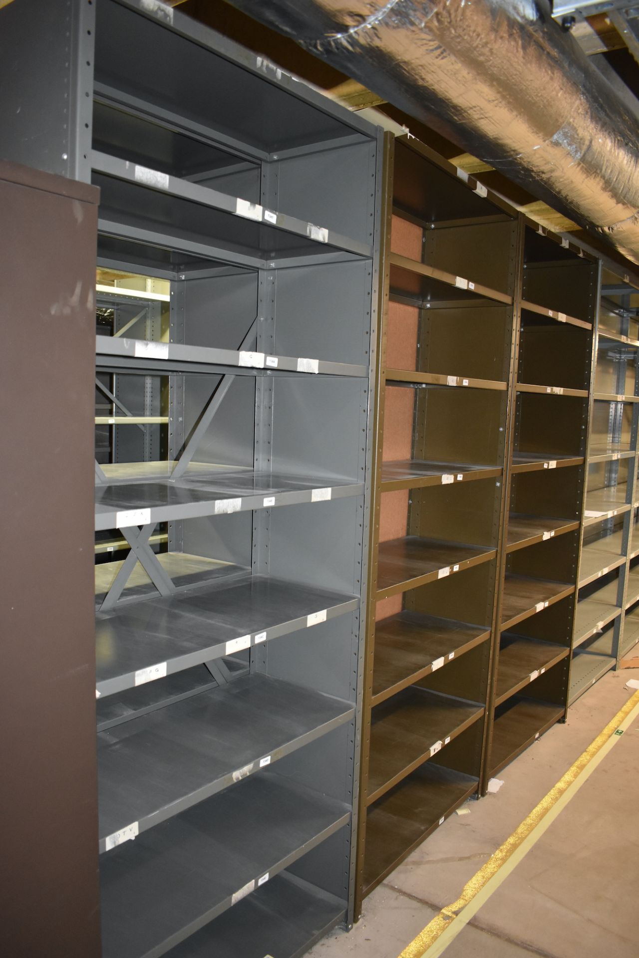 Open shelving H2200xD620xW5400 Qty 1, H1900x1000 hinged door unit Qty 1 - Image 3 of 9