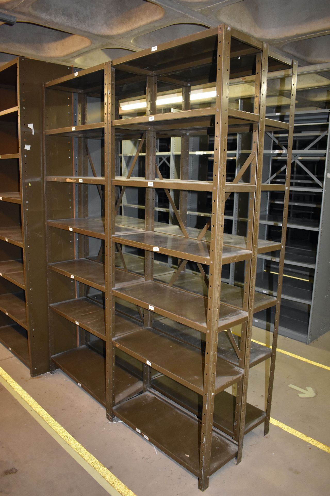 Open shelving H2200xD620xW5400 Qty 1, H1900x1000 hinged door unit Qty 1 - Image 5 of 9