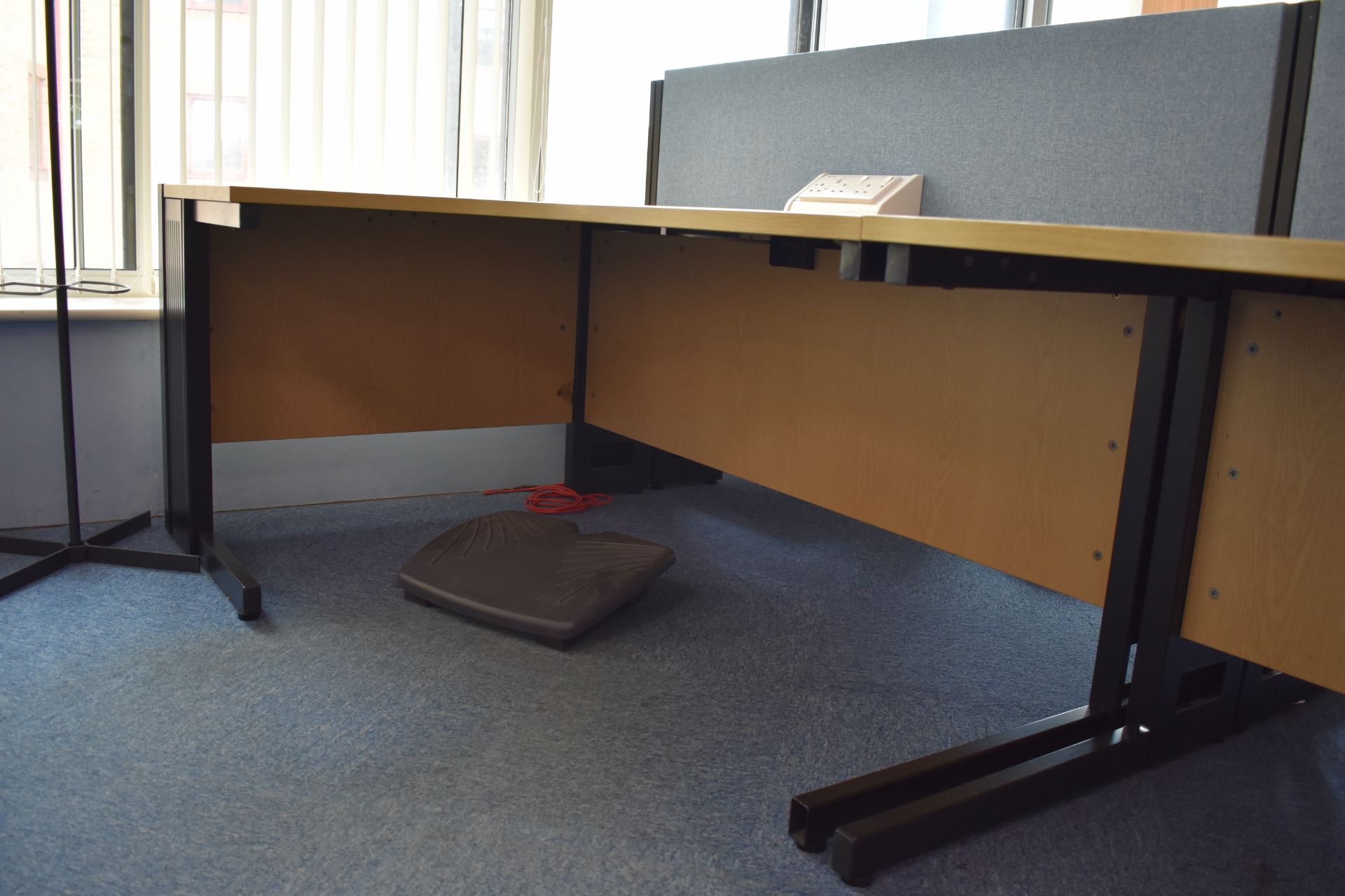 Hard Wired Corner Desk LH and RH, Desk Screen, Footrest, Coat Stand, Pedestals, Low Pigeon Unit - Image 6 of 8