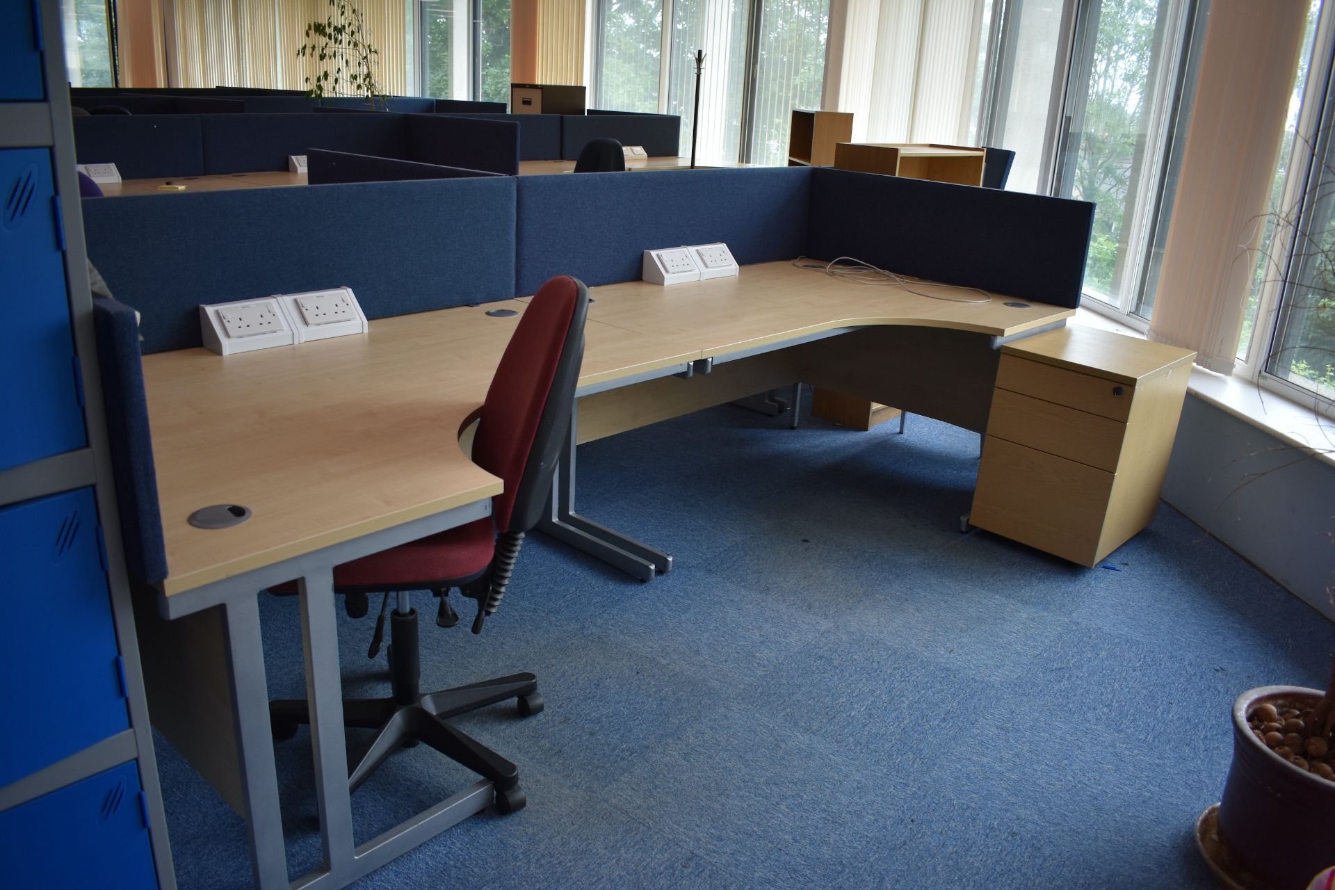 Desks, screens, footrest, task chair, coat stand, bookcase, flipchart, pedestal, filer, small safe - Image 12 of 18