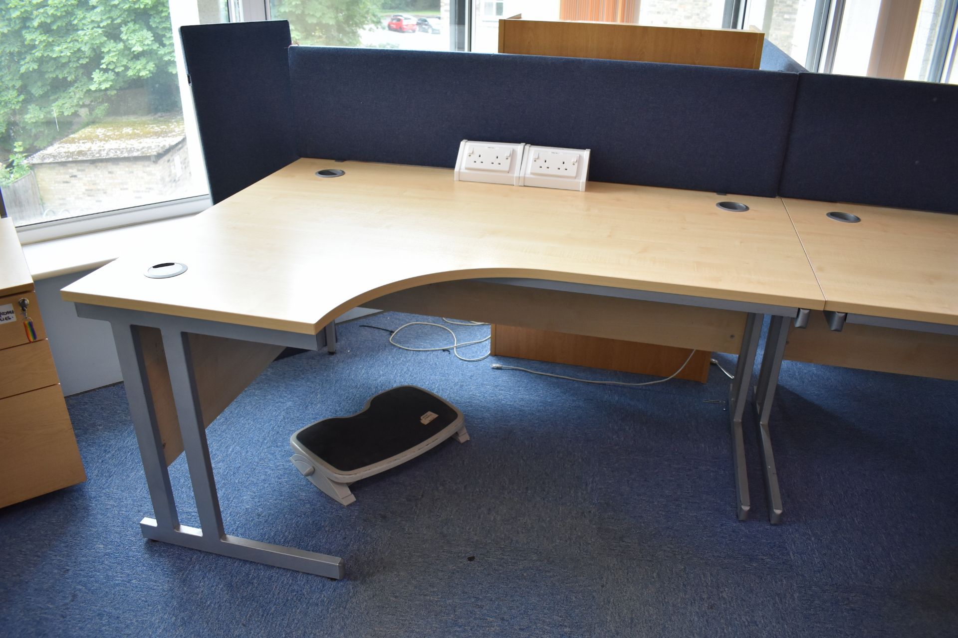 Desks, screens, footrest, task chair, coat stand, bookcase, flipchart, pedestal, filer, small safe - Image 6 of 18