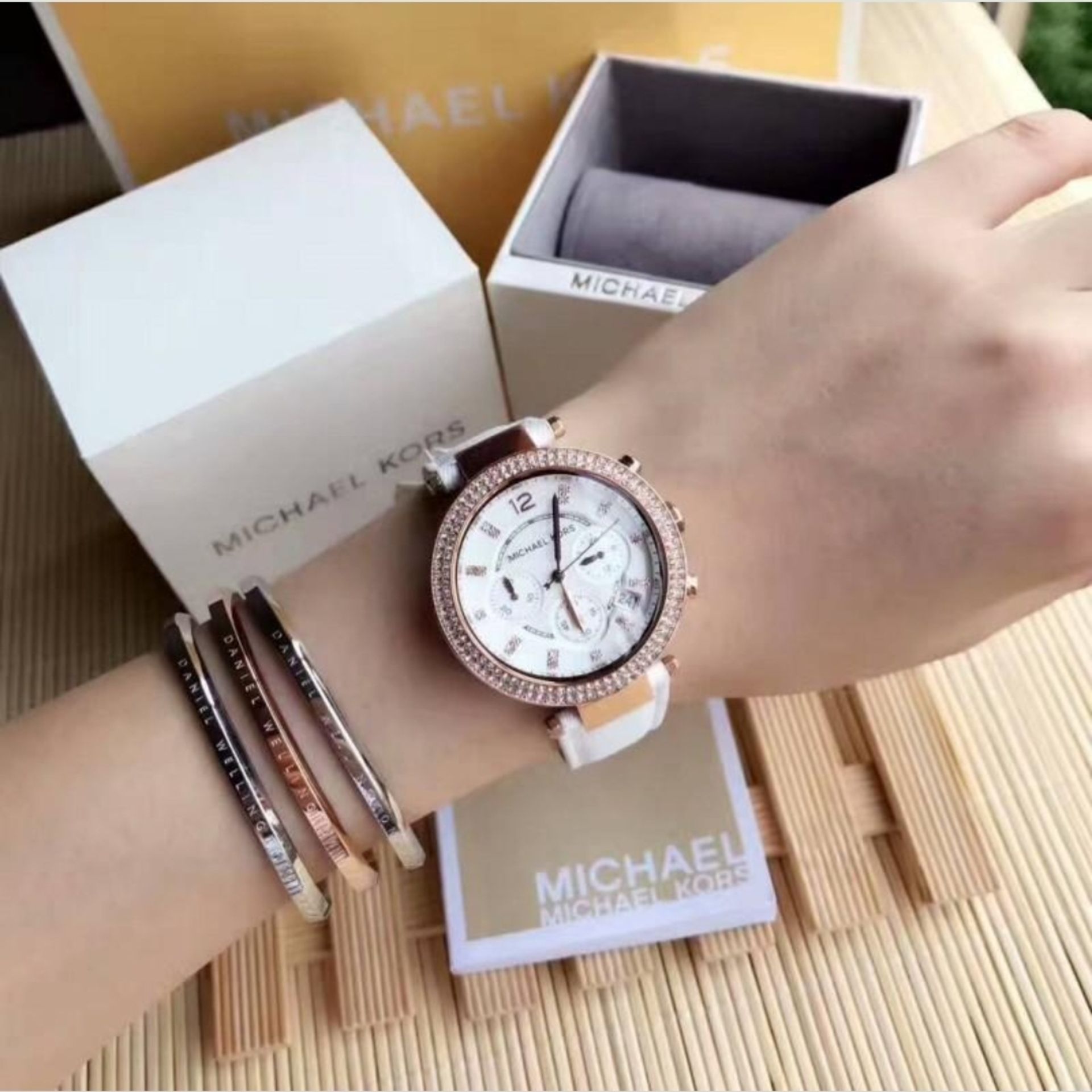 Michael Kors MK2281 Ladies Parker Chronograph Quartz Watch - Image 3 of 5