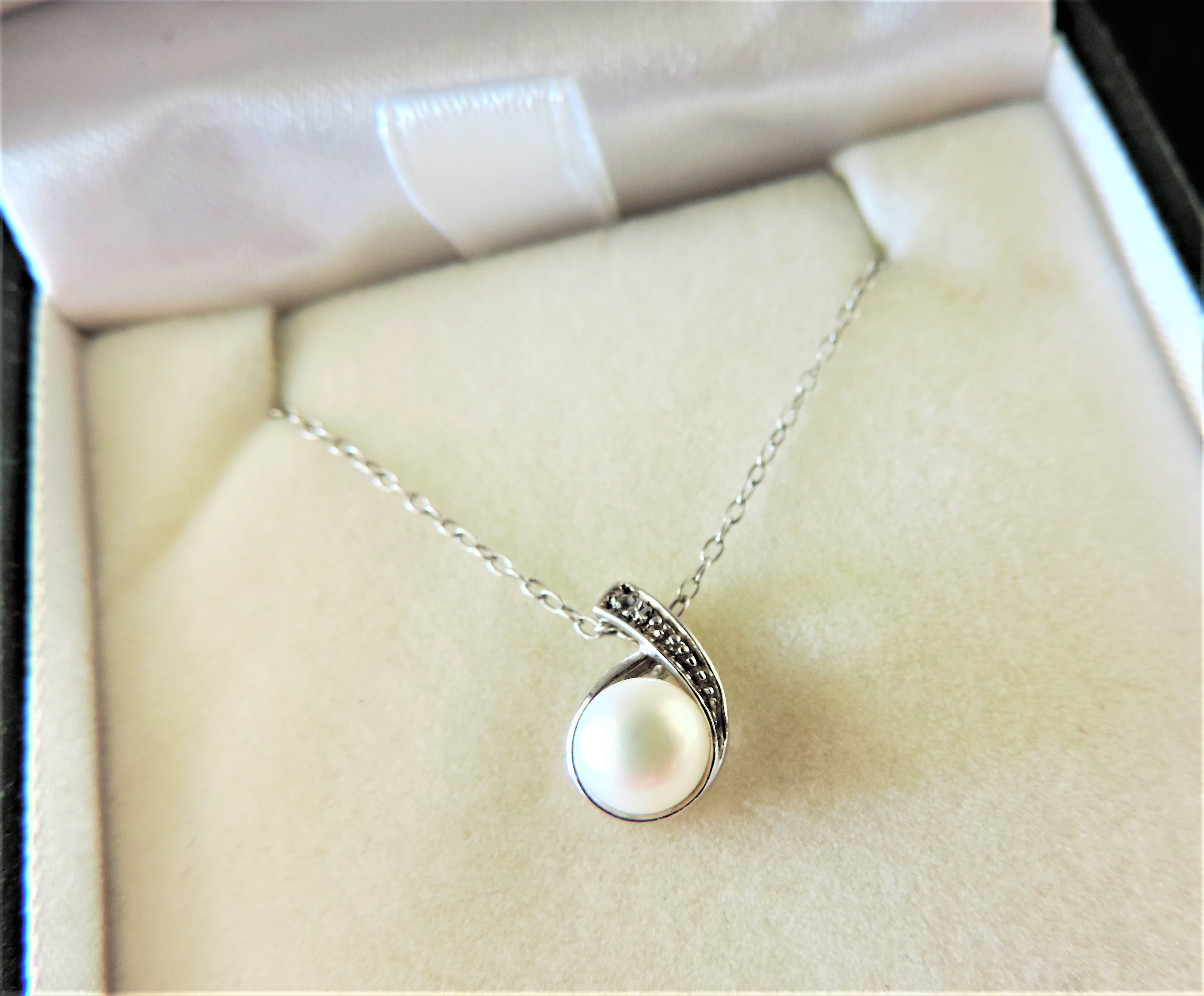 Sterling Silver Cultured Pearl Pendant Necklace - Image 2 of 2