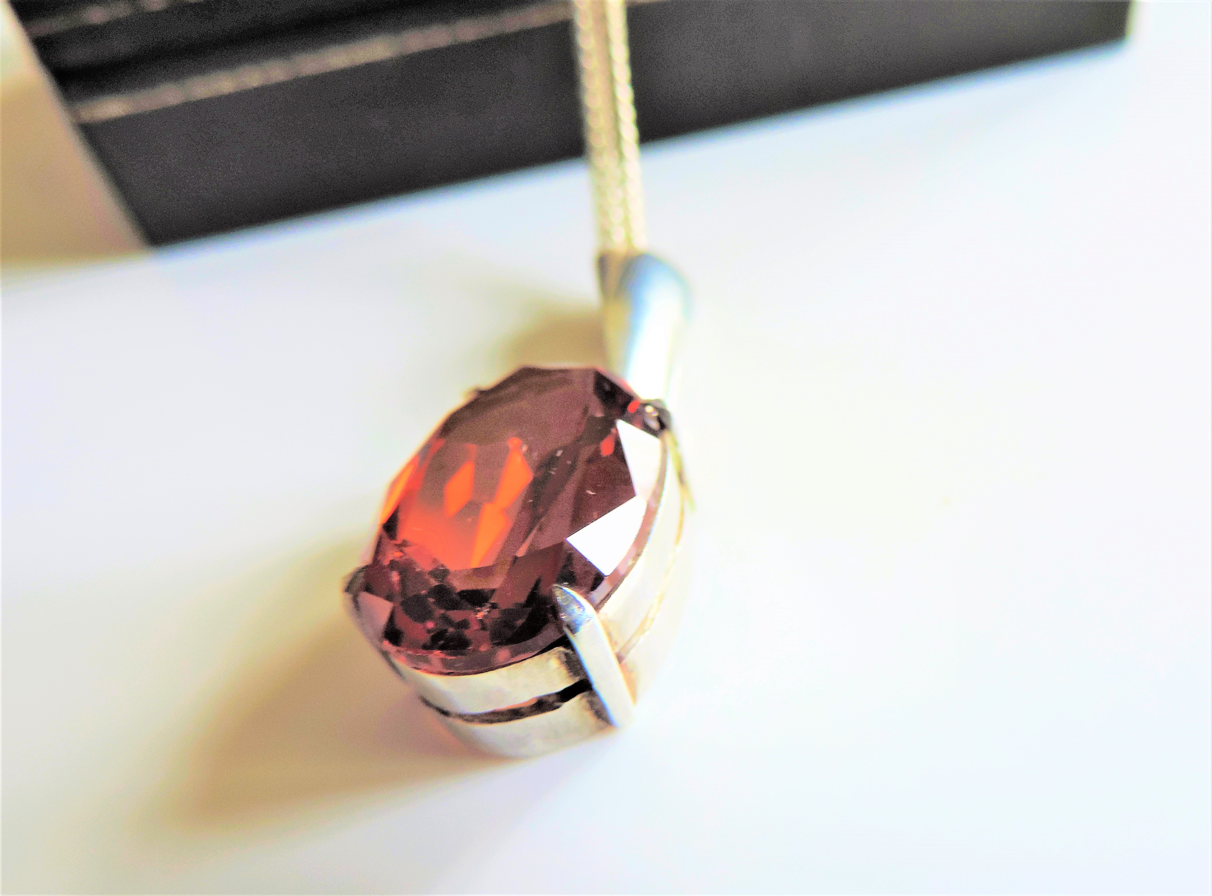 Vintage 12ct Orange Sapphire Pendant Necklace in Sterling Silver - Image 4 of 4