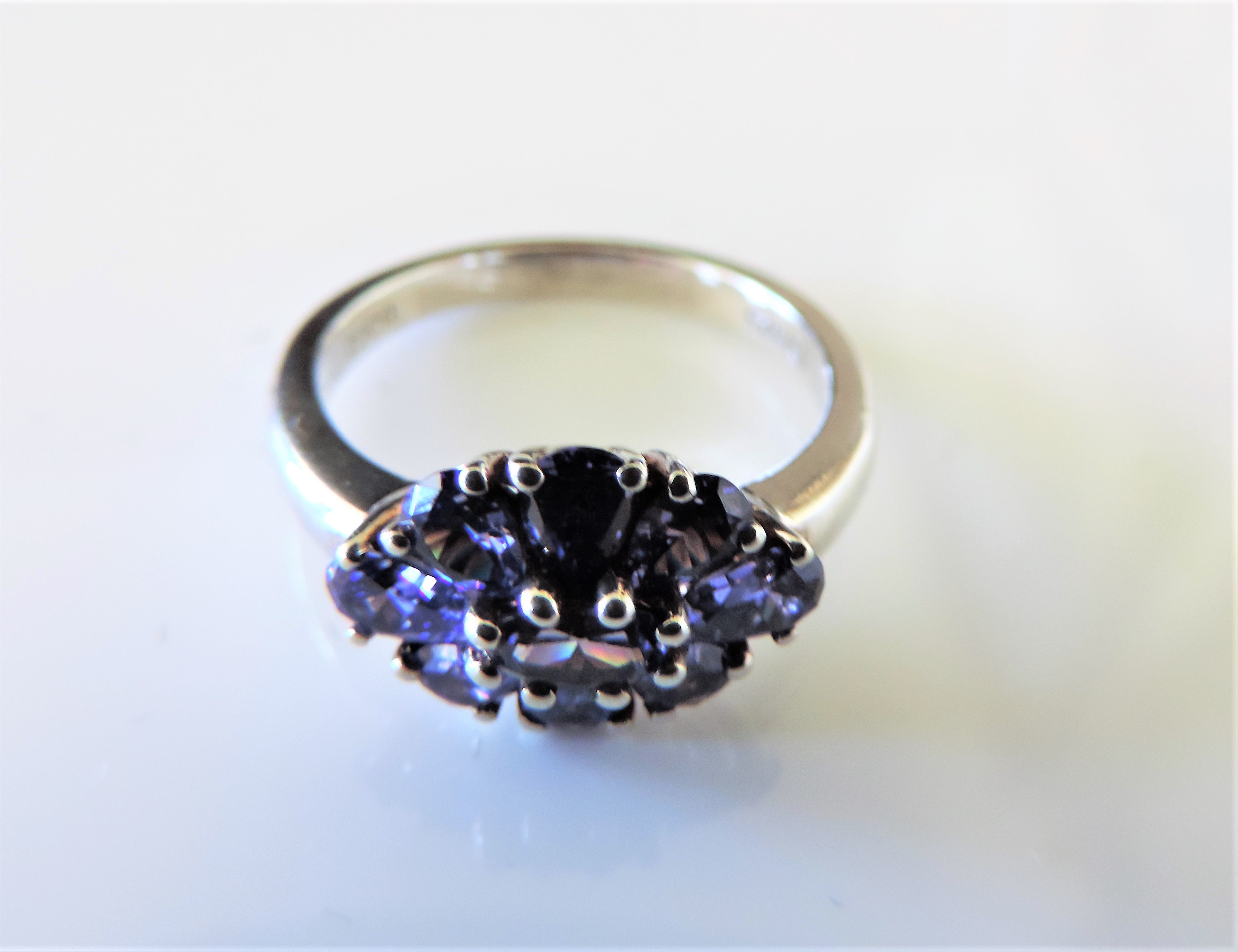 1.8 ct Tanzanite Cluster Ring in Sterling Silver - Image 2 of 4