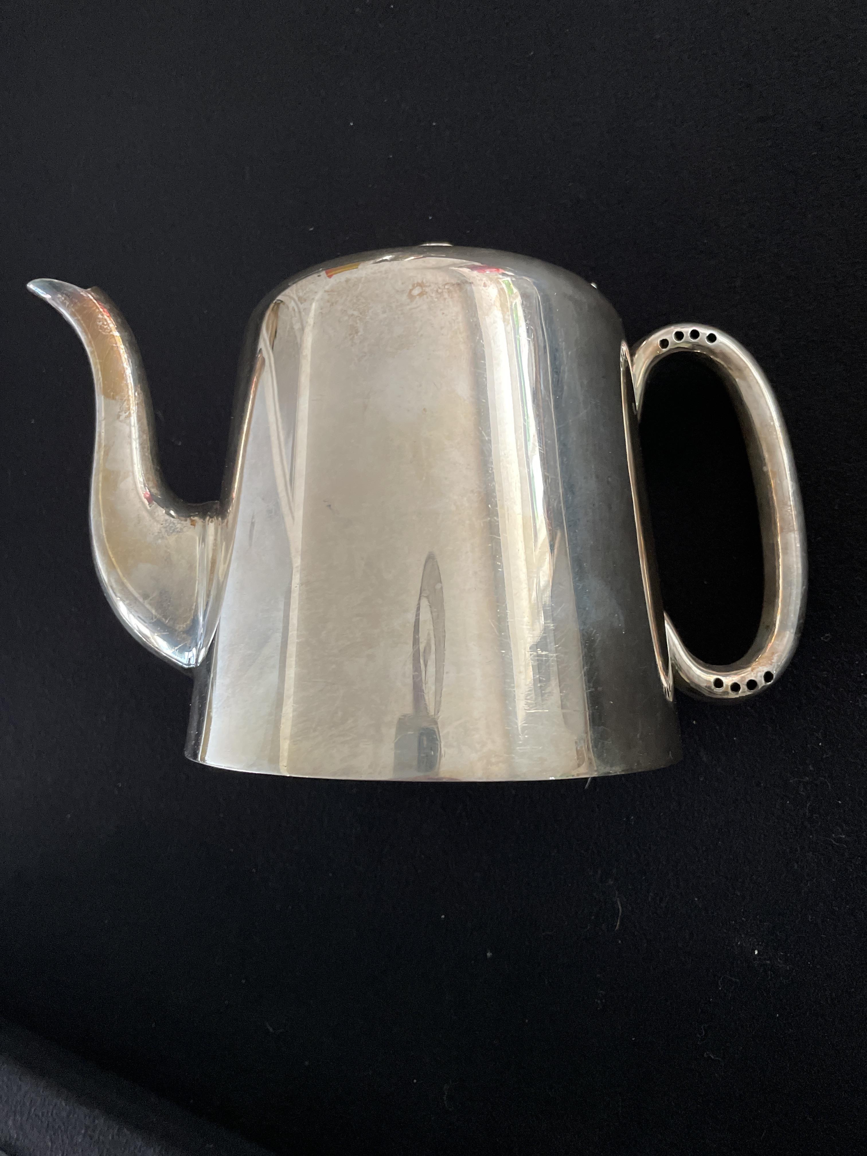 A.B & Co Silver Plated Tea and Coffee pots. - Image 6 of 10