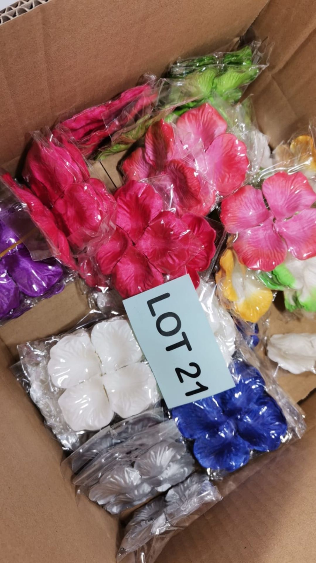 8000 Flower Shaped Artifical Scatter Petals. RRP £160