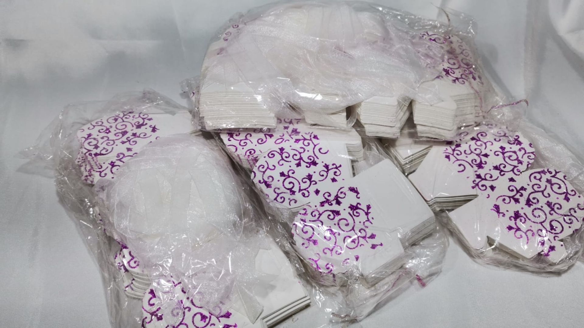 Lot of 200 White with Purple Glitter Favour Boxes. RRP £39.99 - Image 2 of 4