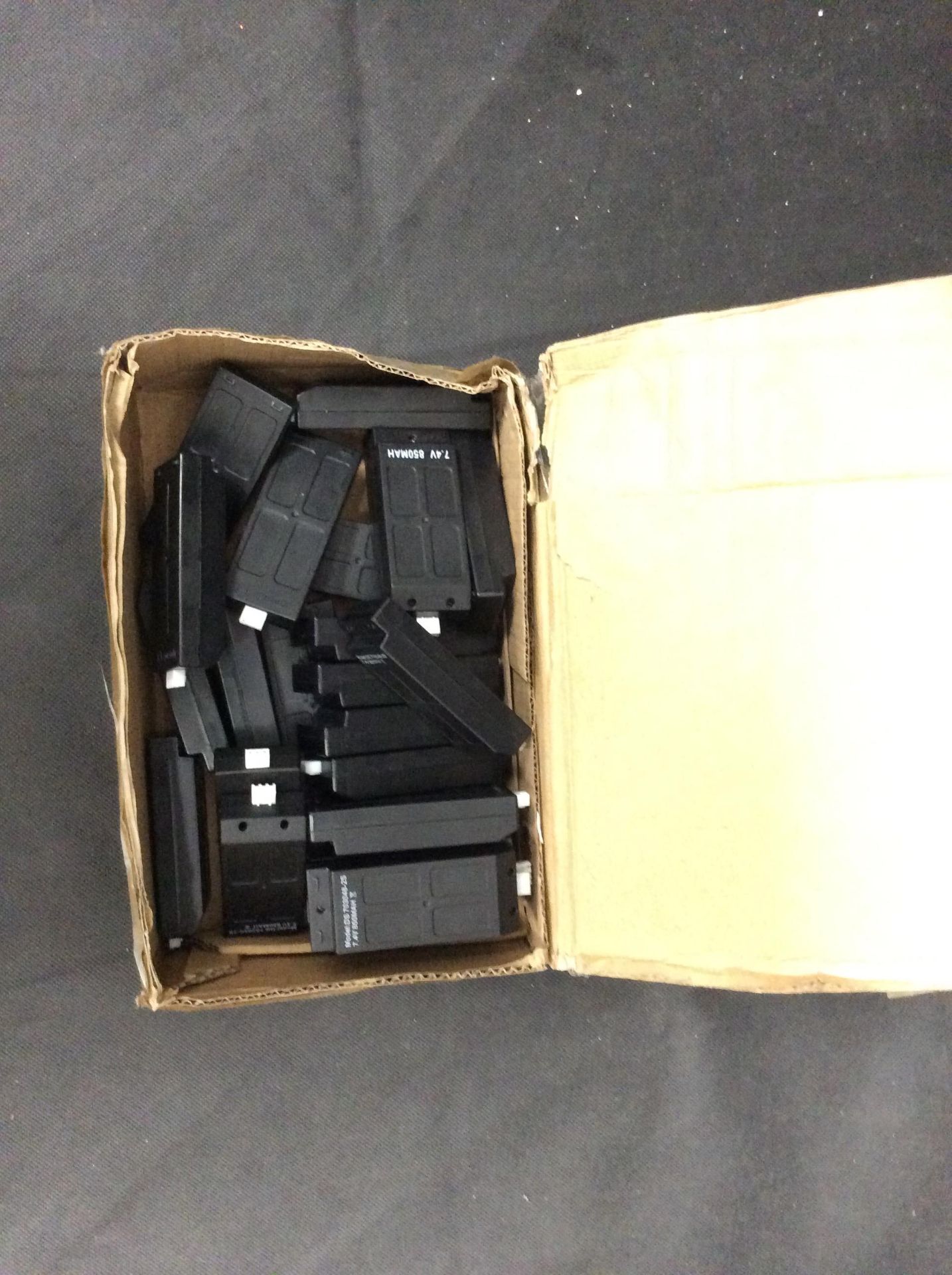 Box of 25 Batteries in Cases Model DS 703048-2S