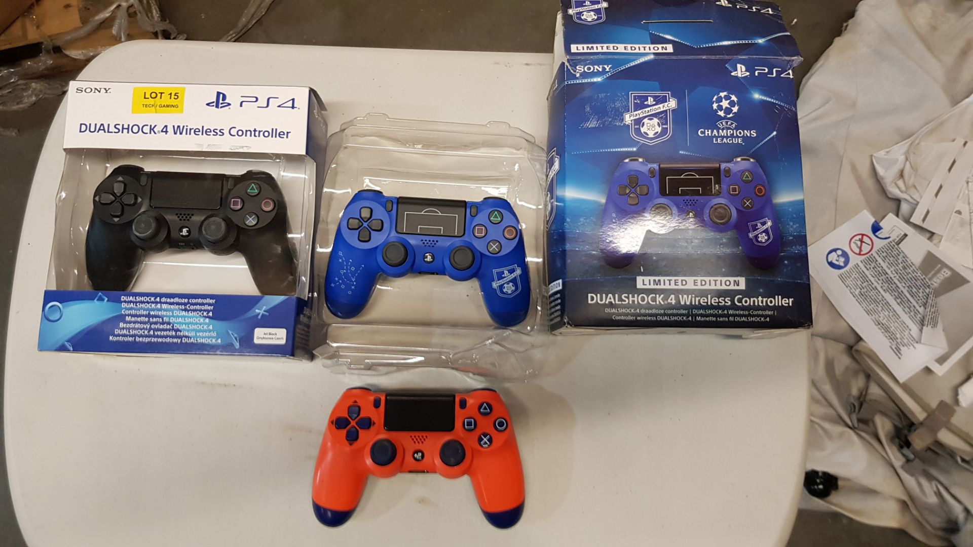 (R14A) 3x Sony PS4 DualShock 4 Wireless Controller RRP £49.99 Each. 1x Black, 1x Limited Edition - Image 6 of 6