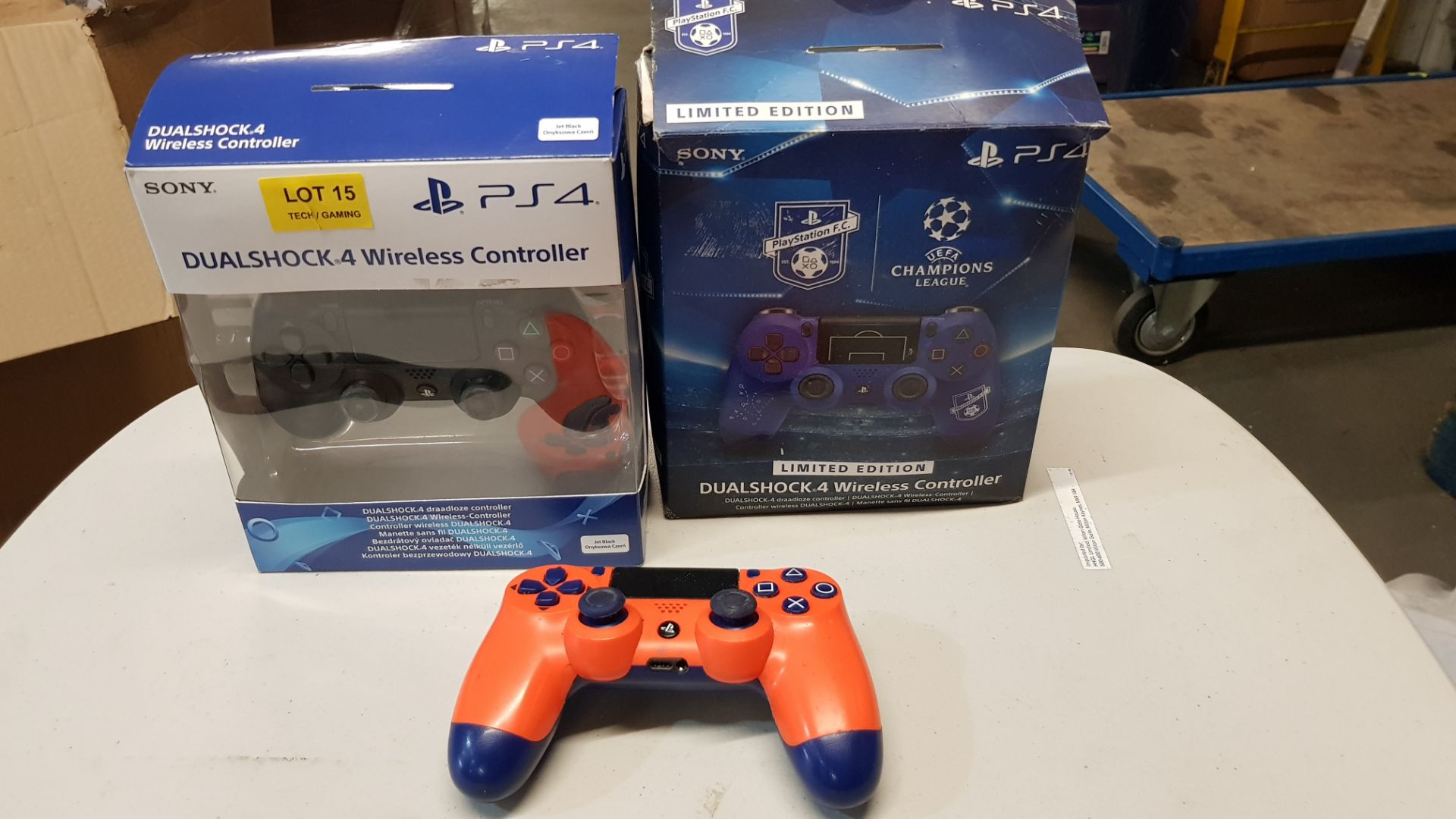 (R14A) 3x Sony PS4 DualShock 4 Wireless Controller RRP £49.99 Each. 1x Black, 1x Limited Edition - Image 4 of 6