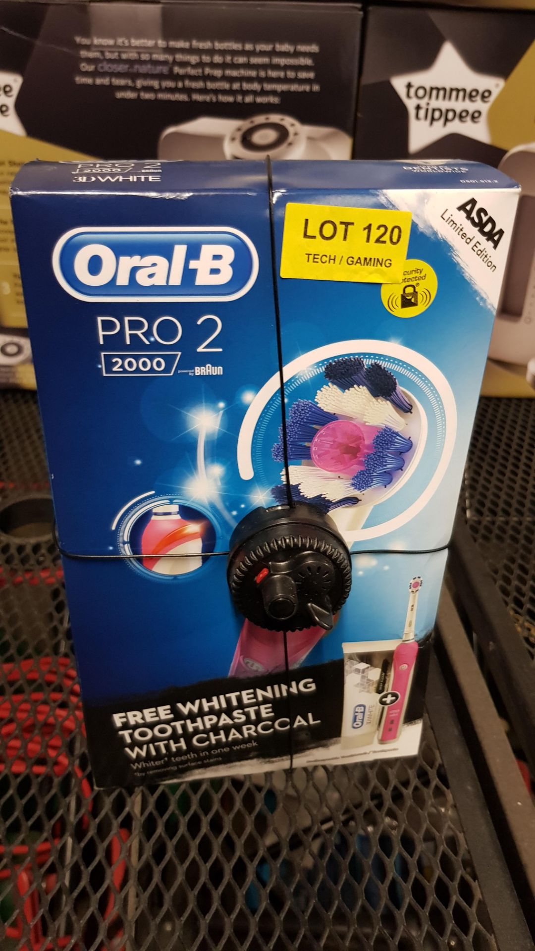 (R14F) 1x Oral B PRO 2 2000 Electric Toothbrush RRP £80. New, Sealed Item With Security Tag Attach - Image 2 of 2