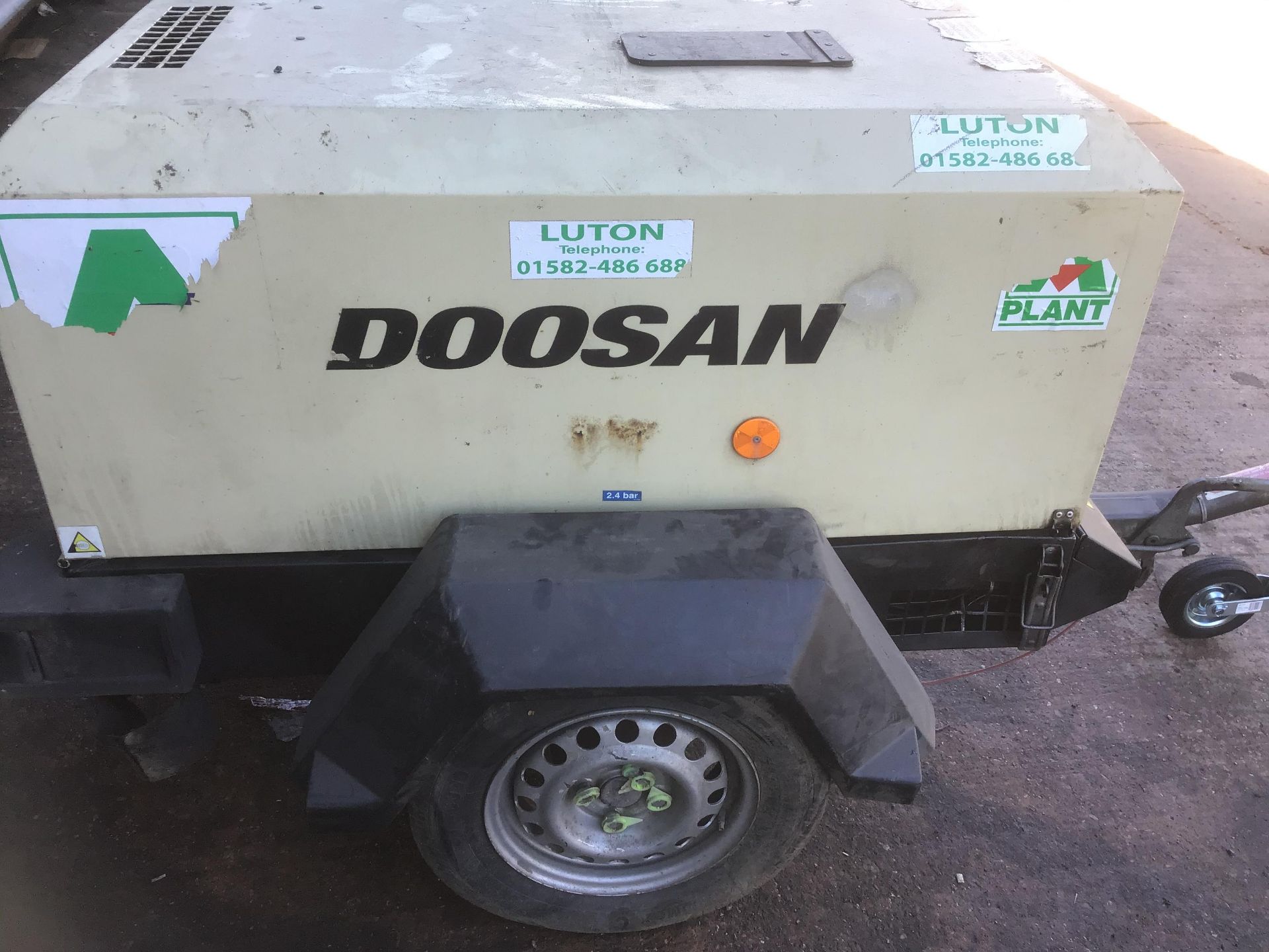 Doosan Twin Tool Fast Tow road Compressor - Image 5 of 10