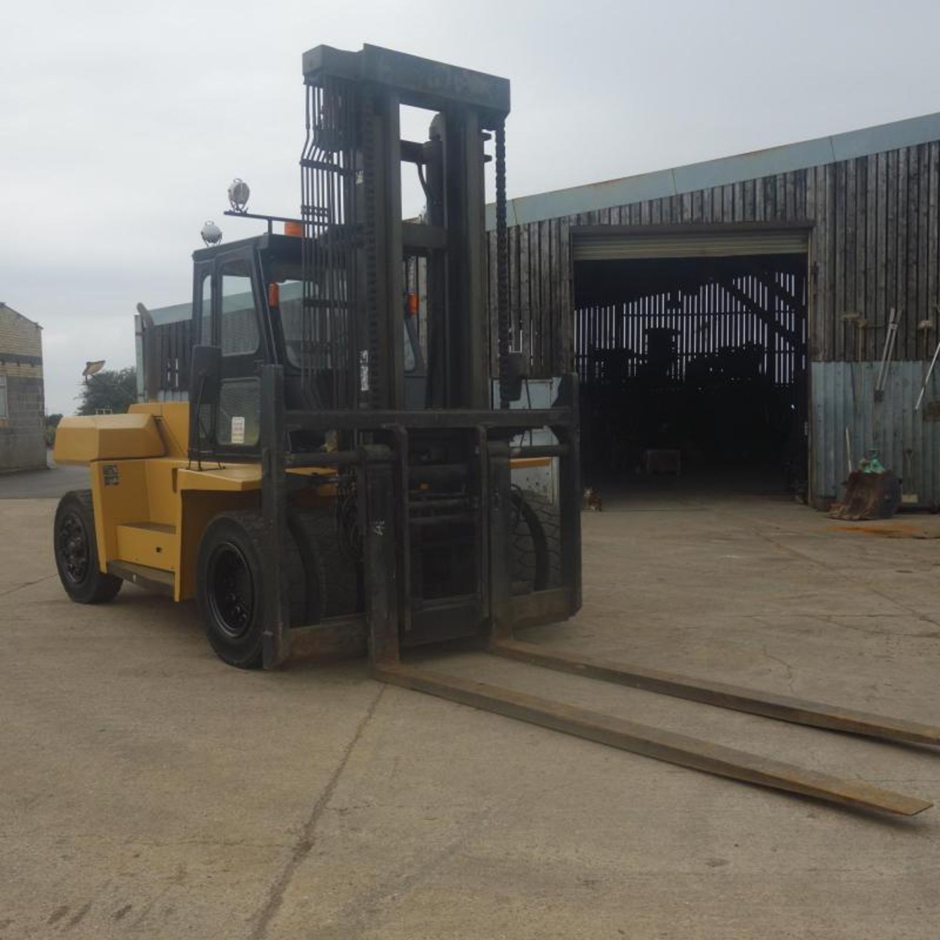 2005 CAT 15 Ton Forklift - Image 6 of 12