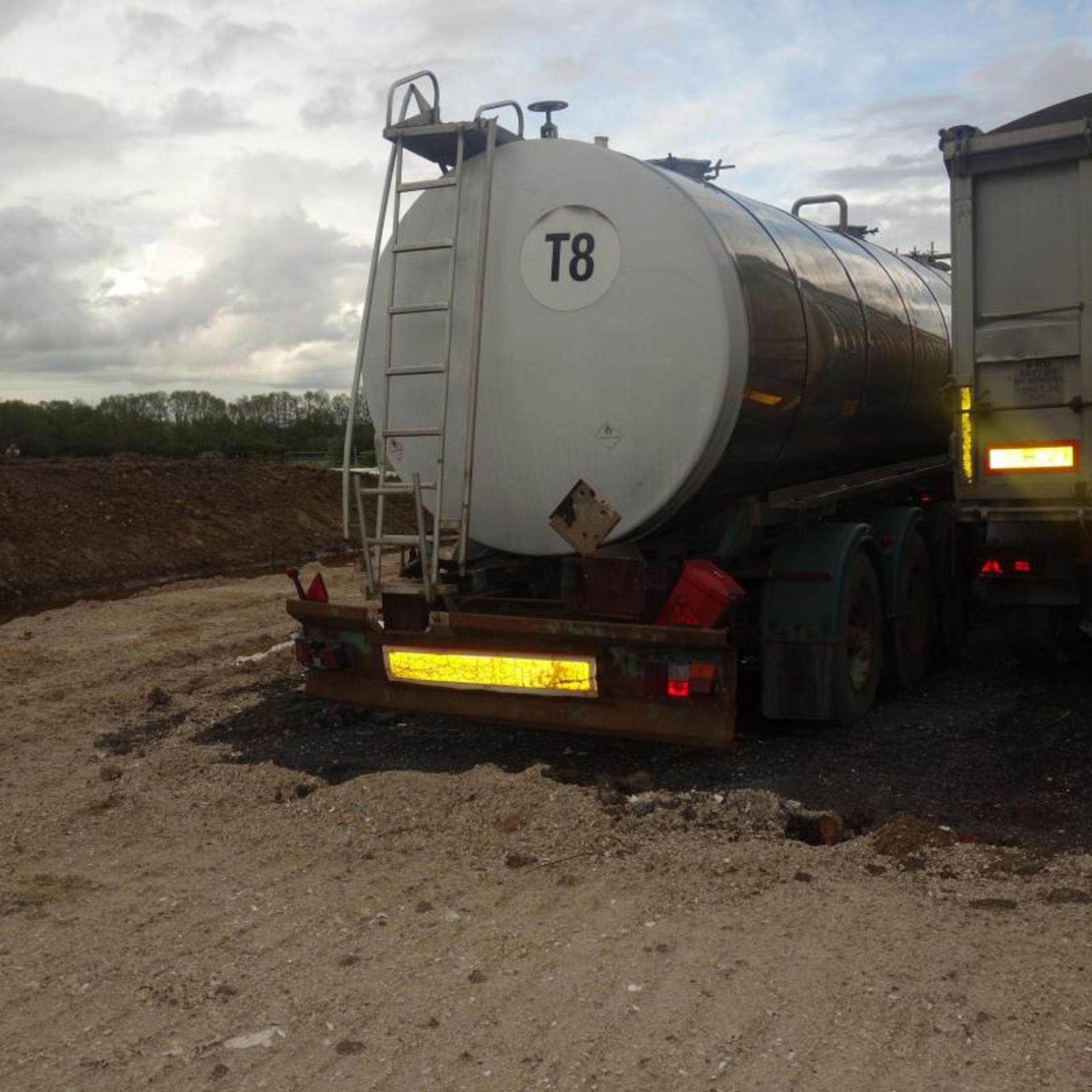 Tank Trailers - Image 2 of 3