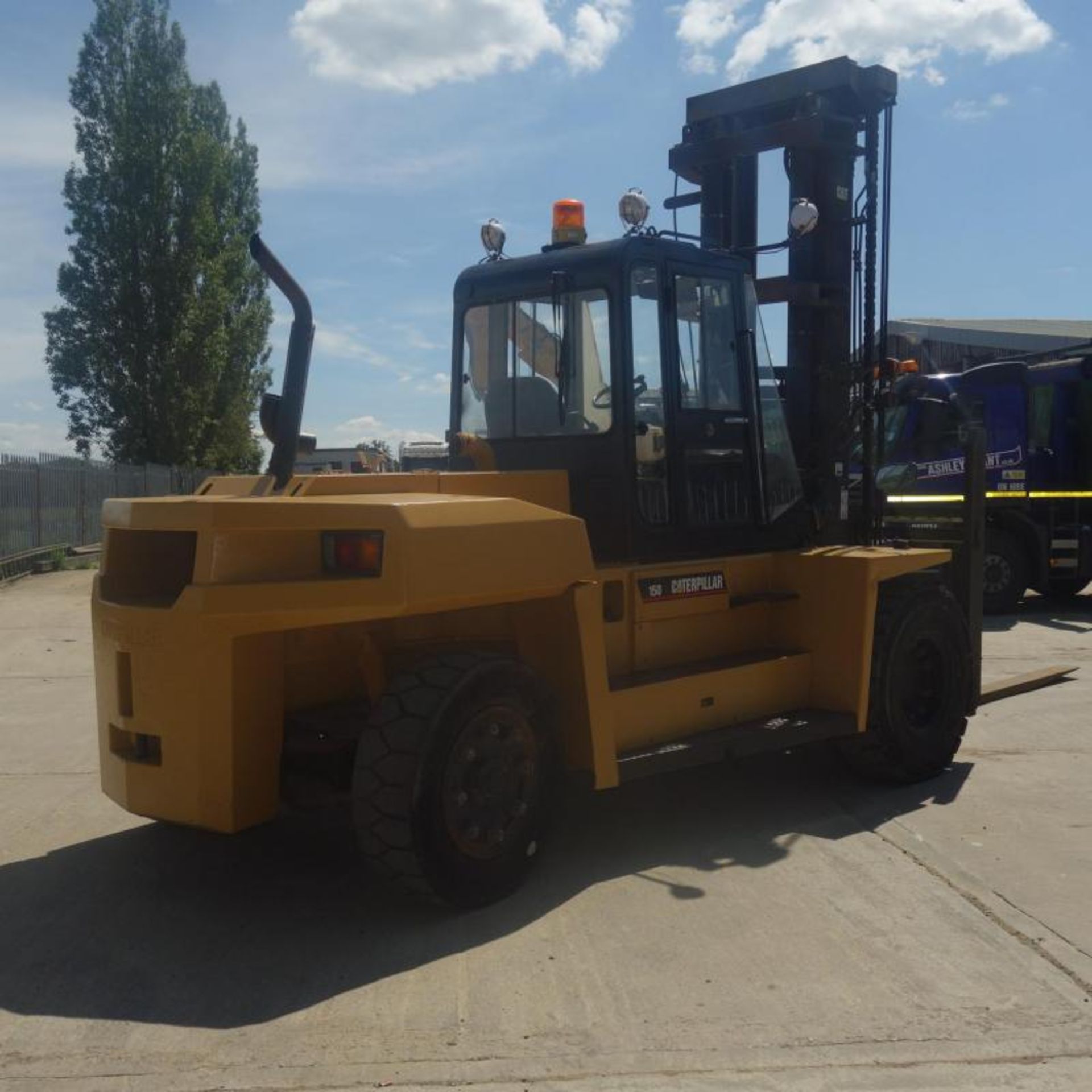 2003 CAT 15 Ton Forklift - Image 2 of 12