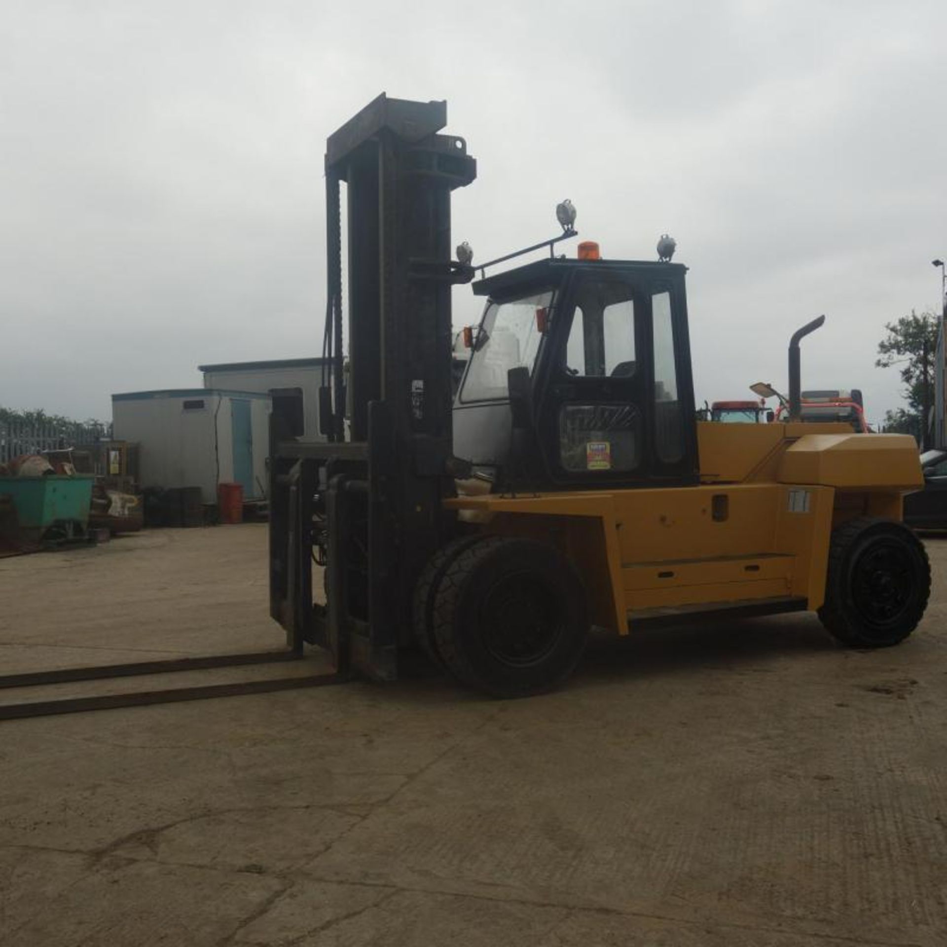 2005 CAT 15 Ton Forklift