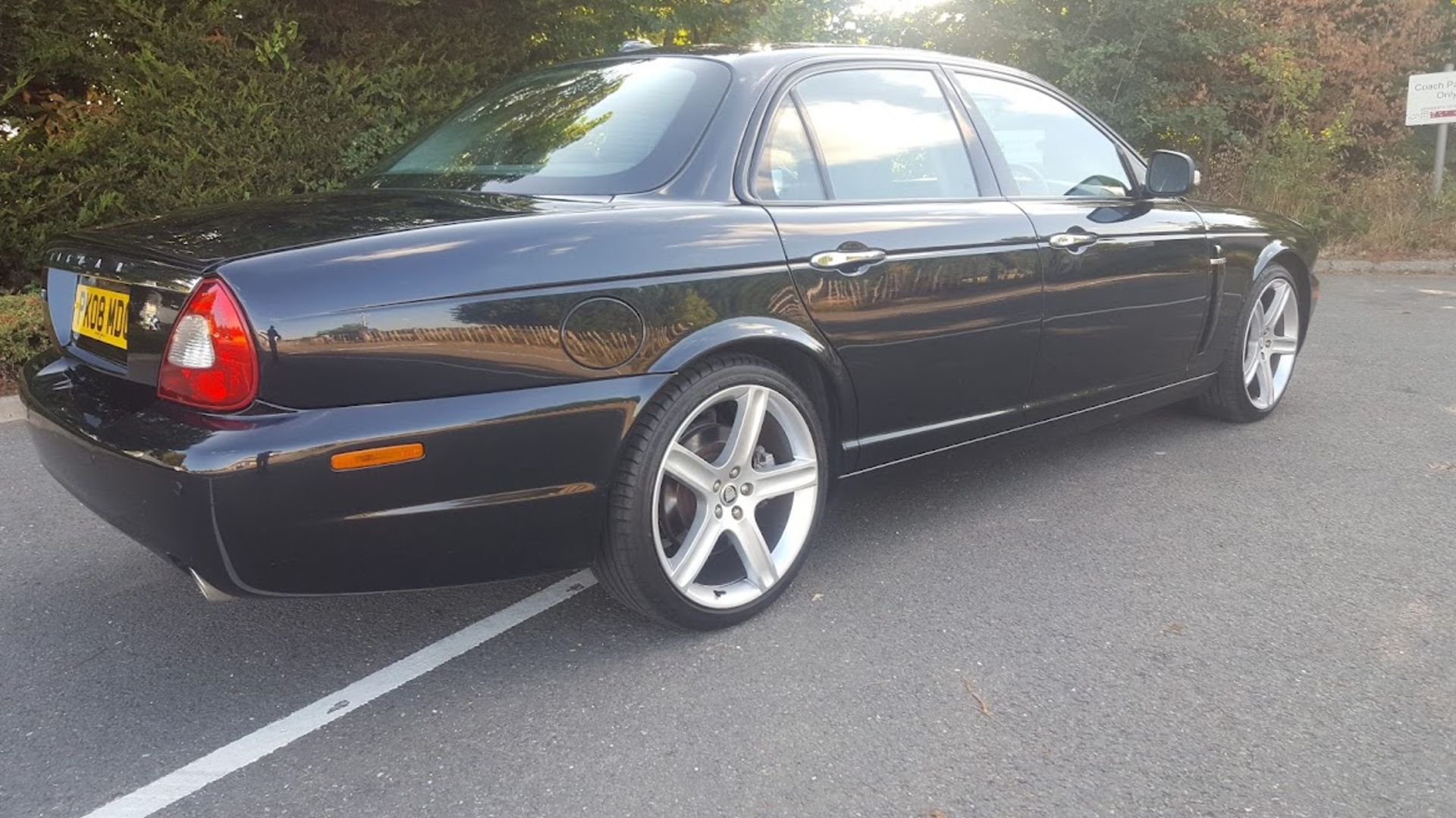 JAGUAR XJ 2.7 TDVI SPORT PREMIUM..ONLY 77K MILES..MOT DEC 2021 - Image 2 of 10