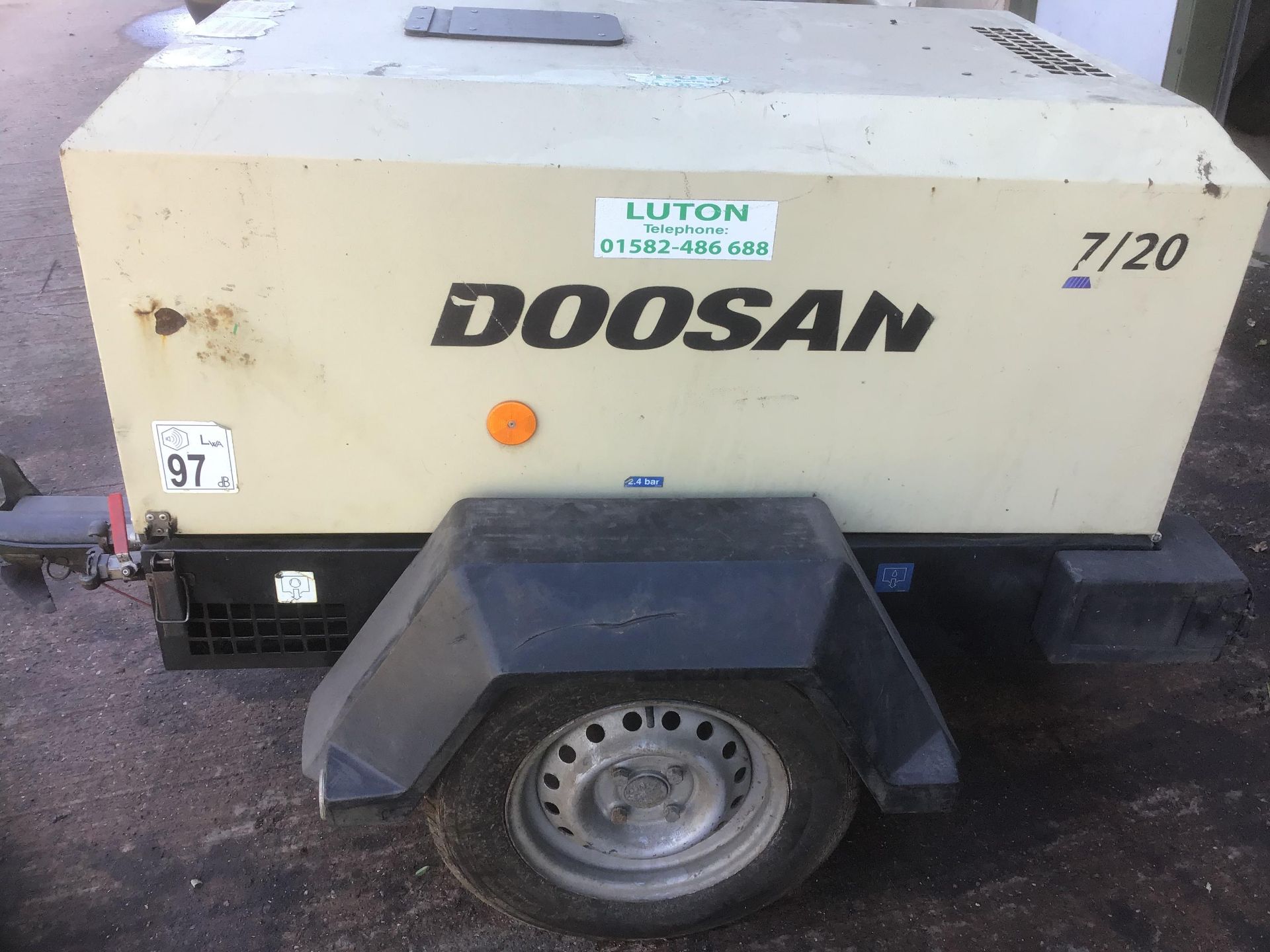 Doosan Twin Tool Fast Tow road Compressor - Image 3 of 10