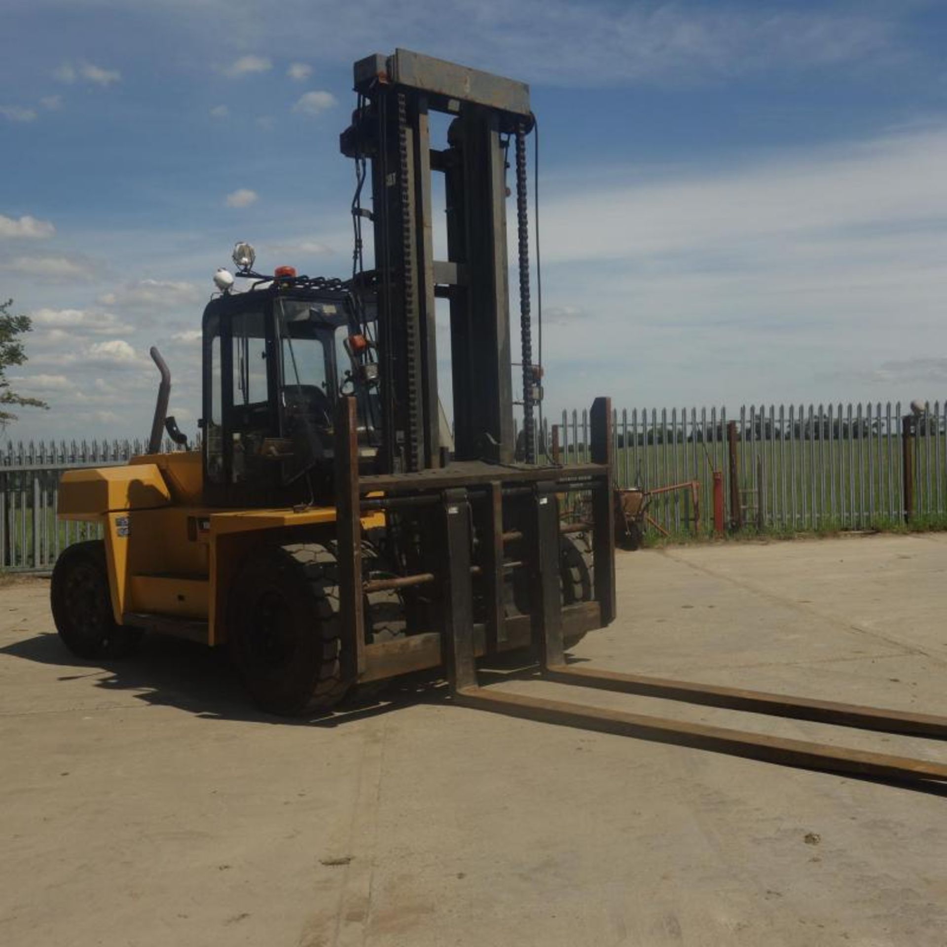 2003 CAT 15 Ton Forklift - Image 9 of 12