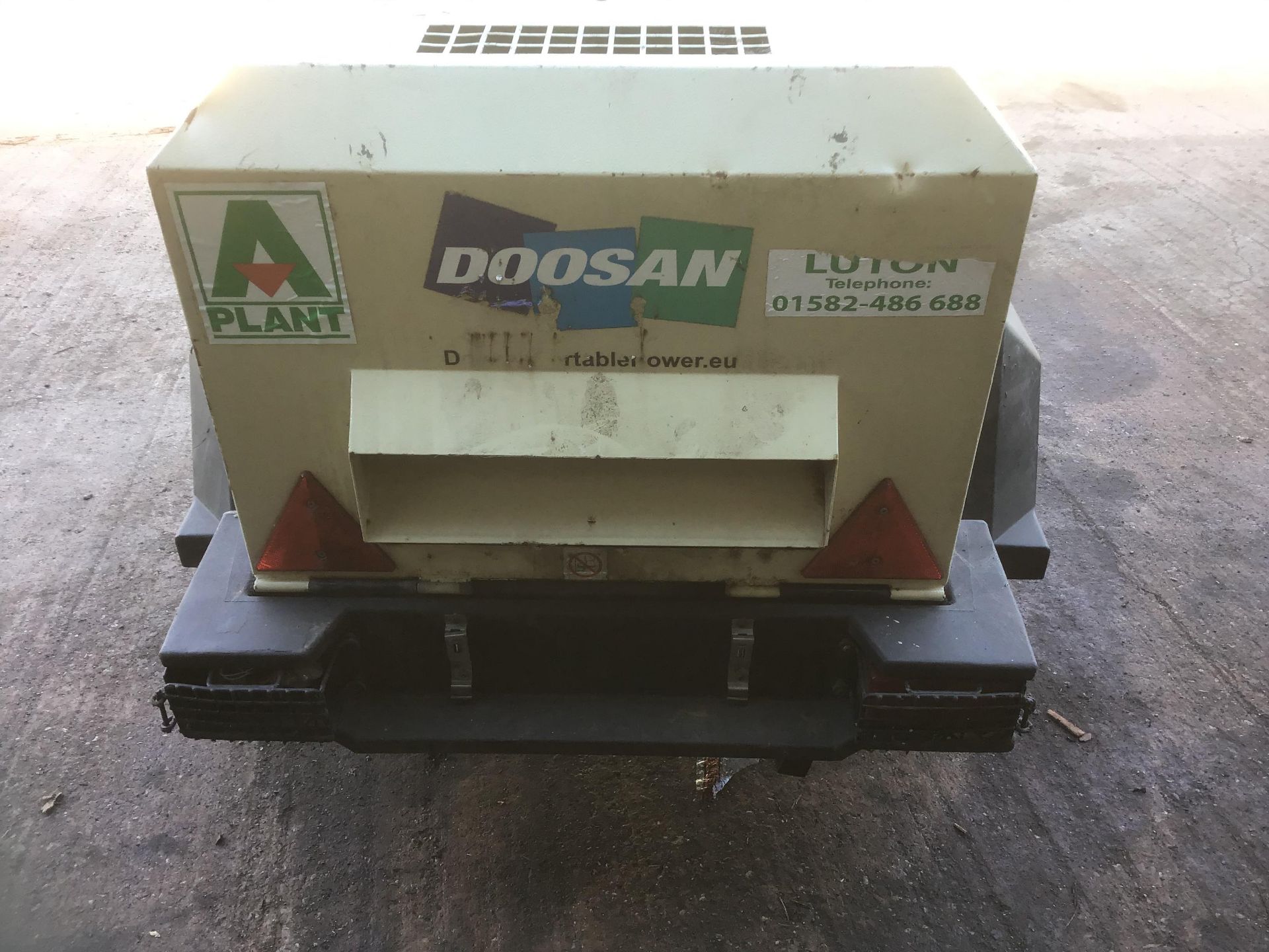 Doosan Twin Tool Fast Tow road Compressor - Image 4 of 10