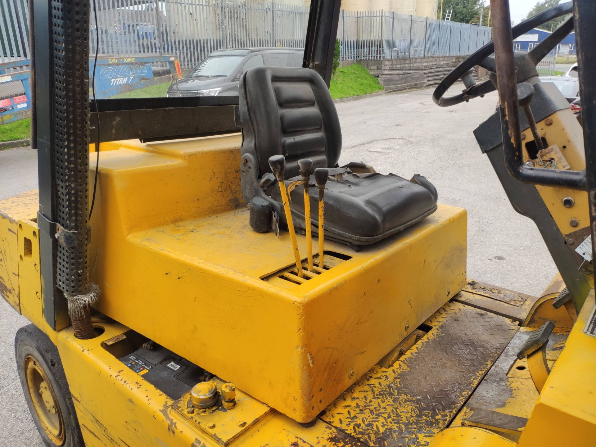 Caterpillar V80E 4 Tonne Diesel Forklift - Starts, Drives - Image 2 of 15