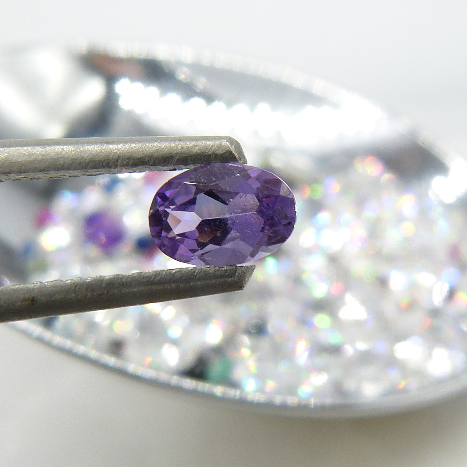 A parcel of over 150 loose stones including amethyst, emerald, cubic zirconia and sapphire. 89.05 ct - Image 3 of 6