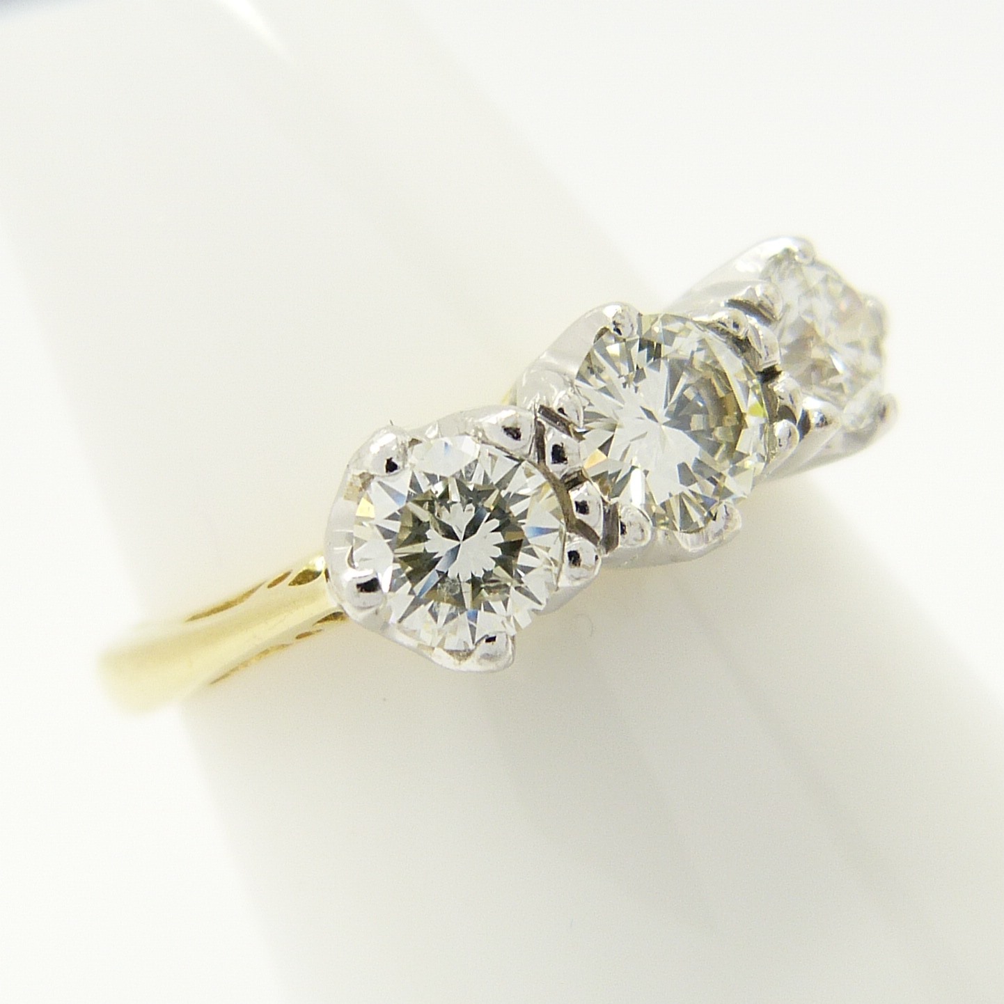 A certificated 0.95 carat diamond trilogy ring in 18ct white and yellow gold - Image 2 of 7