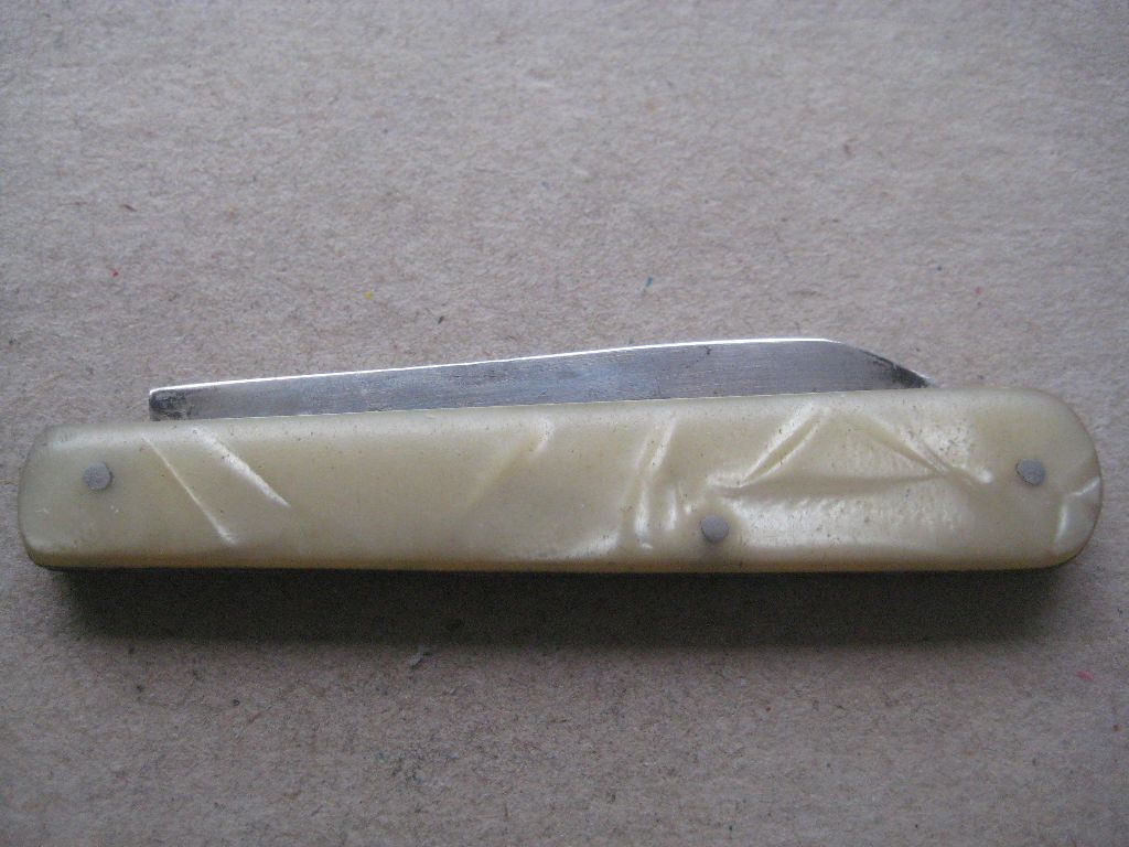 Rare George VI Yellow Bakerlite Plastic Hafted Silver Bladed Folding Fruit Knife - Image 7 of 7