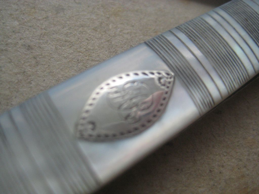 Rare George III Double Duty Mother of Pearl Hafted Silver Bladed Folding Fruit Knife - Image 4 of 10