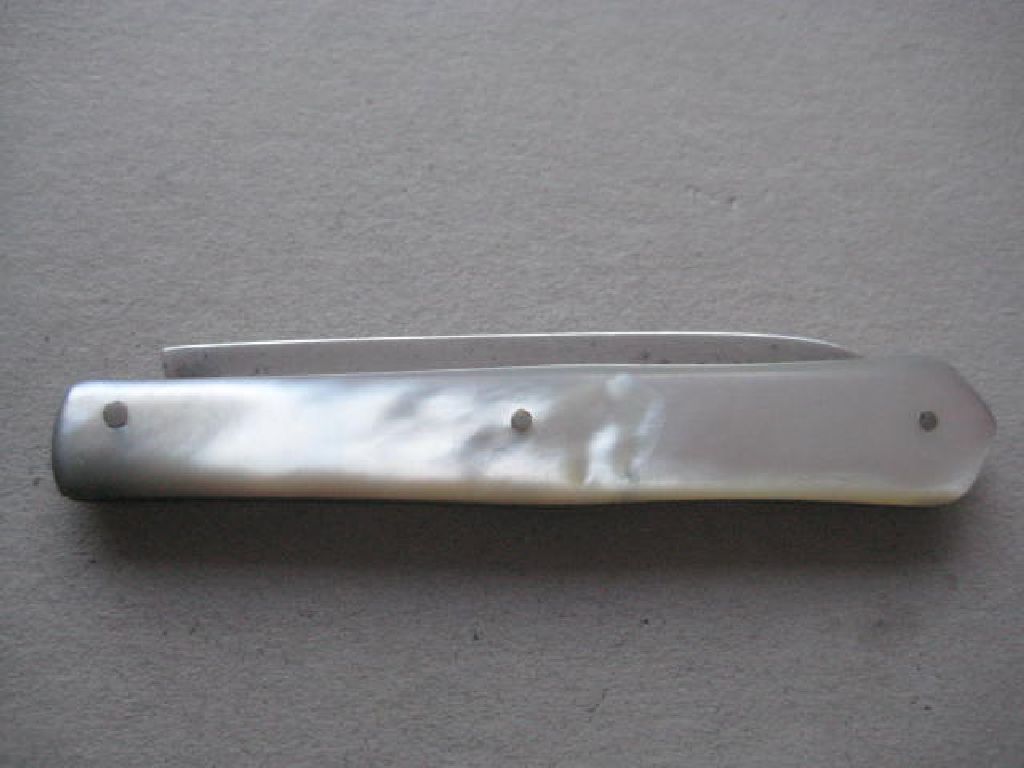 George V Mother of Pearl Hafted Silver Bladed Folding Fruit Knife - Image 8 of 9