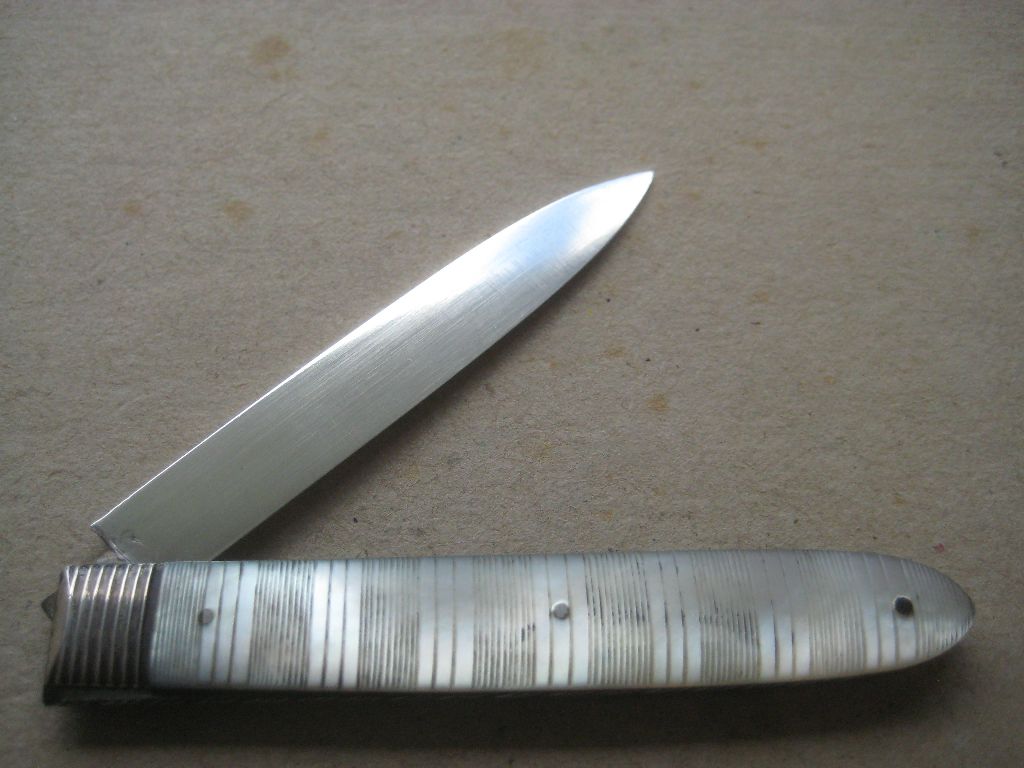 Rare George III Double Duty Mother of Pearl Hafted Silver Bladed Folding Fruit Knife - Image 2 of 10